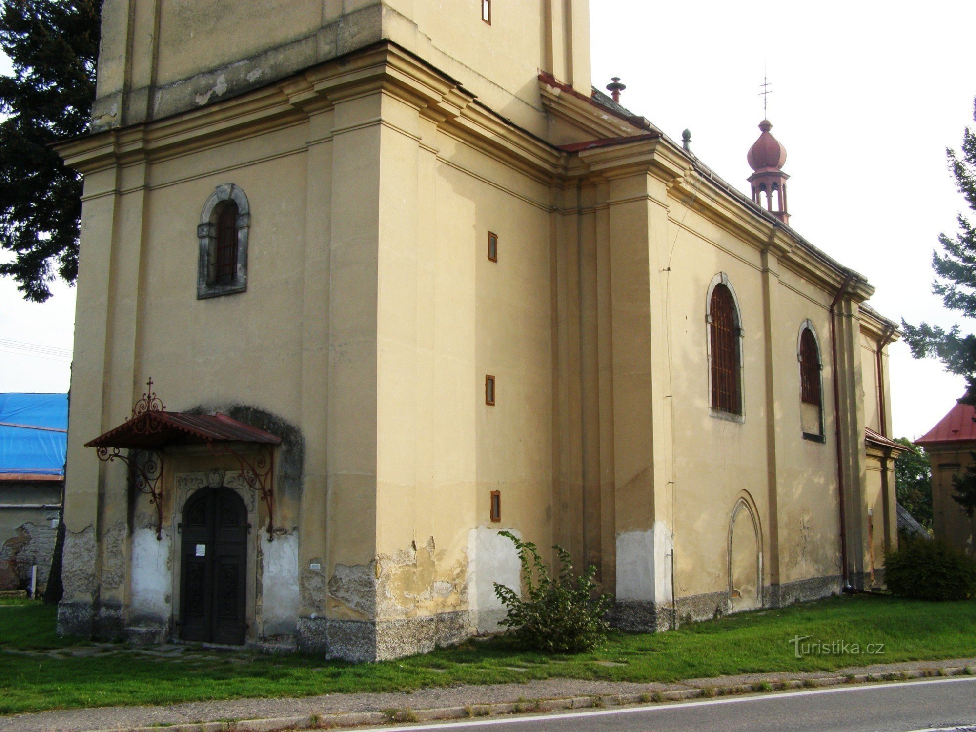 Chvalkovice - Szent István-templom. Liliom