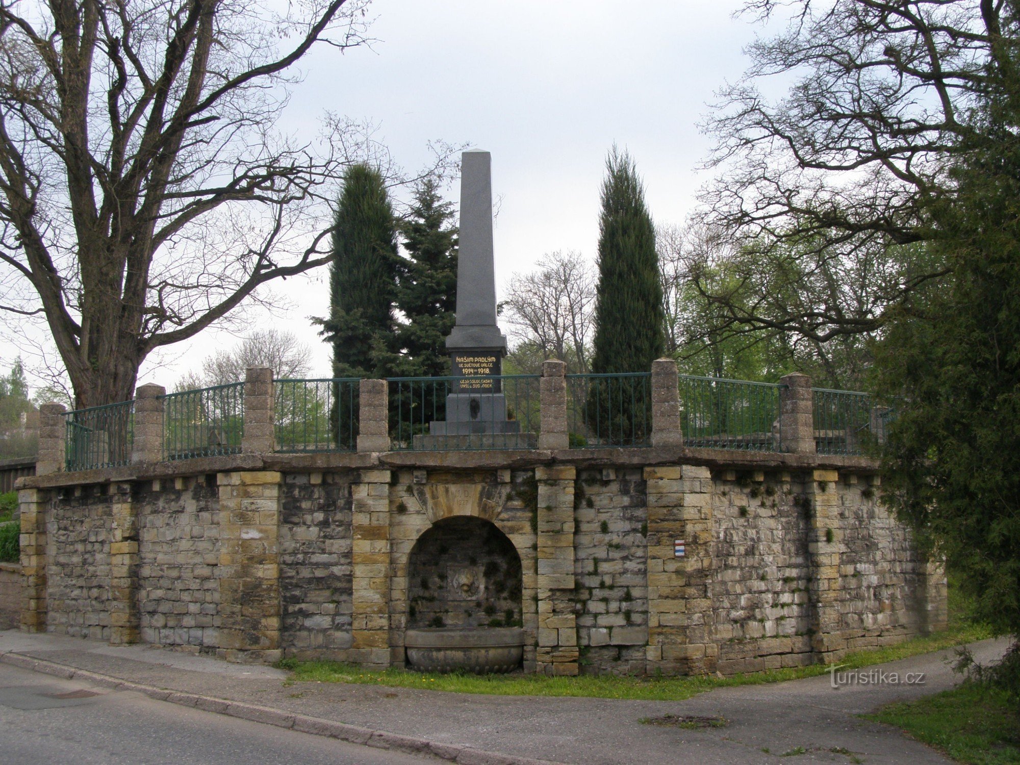 Chvalkovice - monument till offren för 1st St. krig