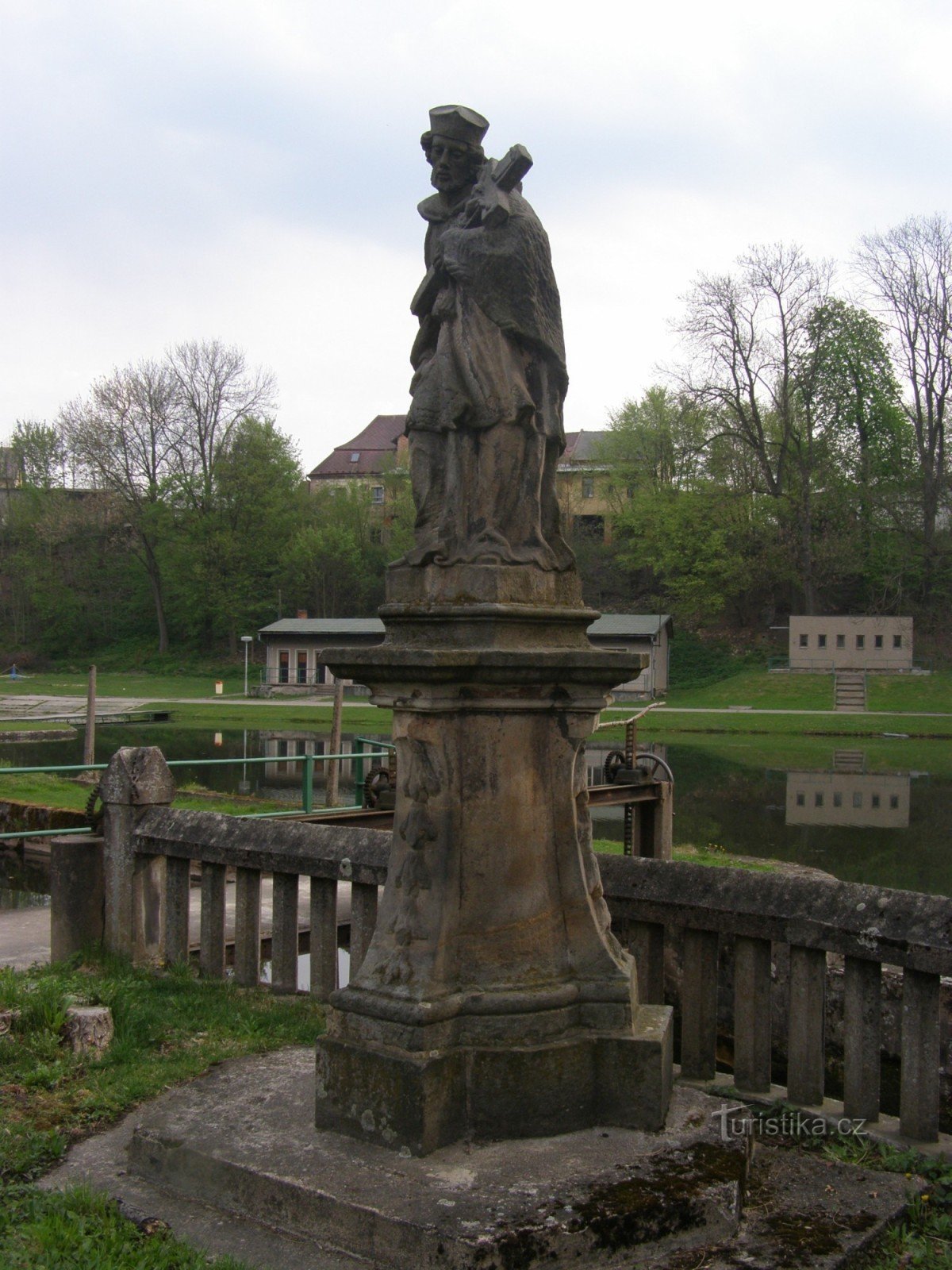 Chvalkovice - standbeeld van St. Jan Nepomuck