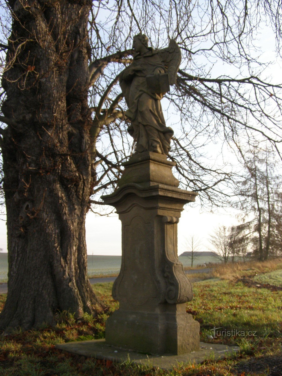 Chvalkovice - kip sv. Vincent i stari vodič