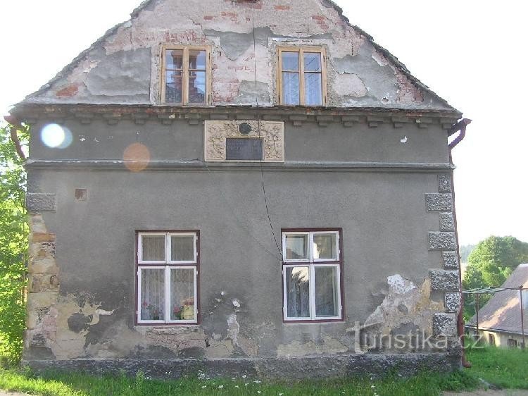 Chvalkovice in Bohemen - de oude school van Bozena Němcov