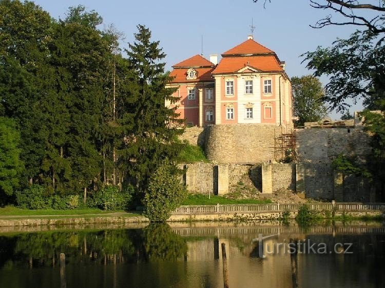 Chvalkovice-dvorac