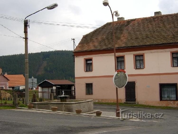 Chyše FALU 2: Chyše falu története Már a kora középkorban jelentősek voltak