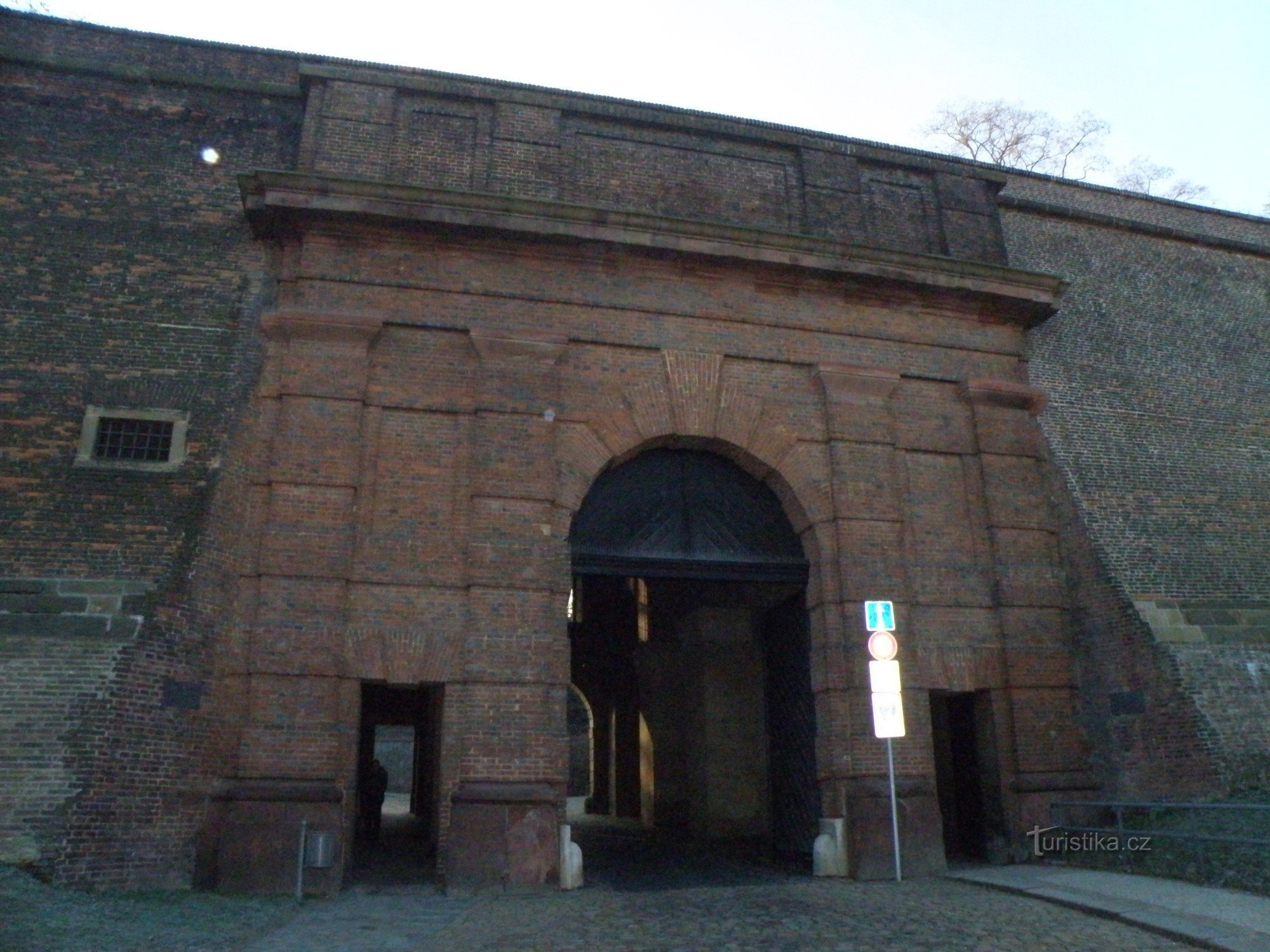 Porte en brique