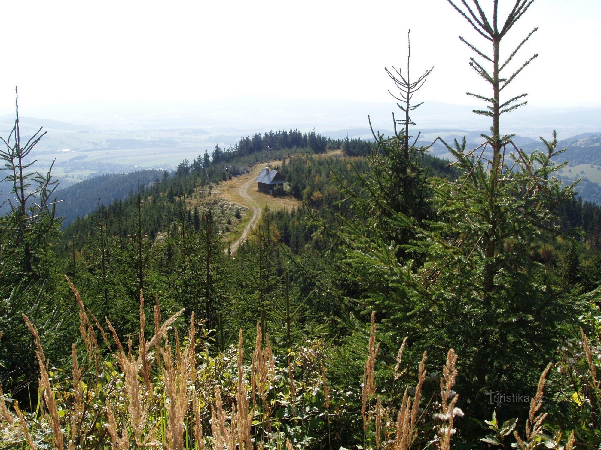 Das Ziel der heutigen Route ist die Bergstation des Skilifts in Dolní Moravá