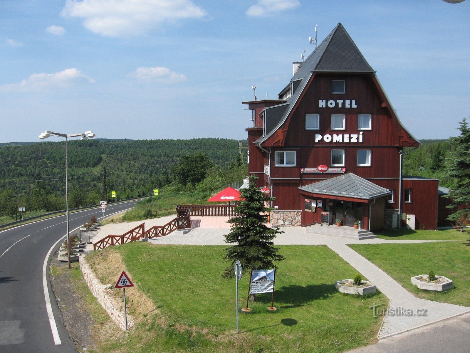 Cínovec, Hotel Pomezí