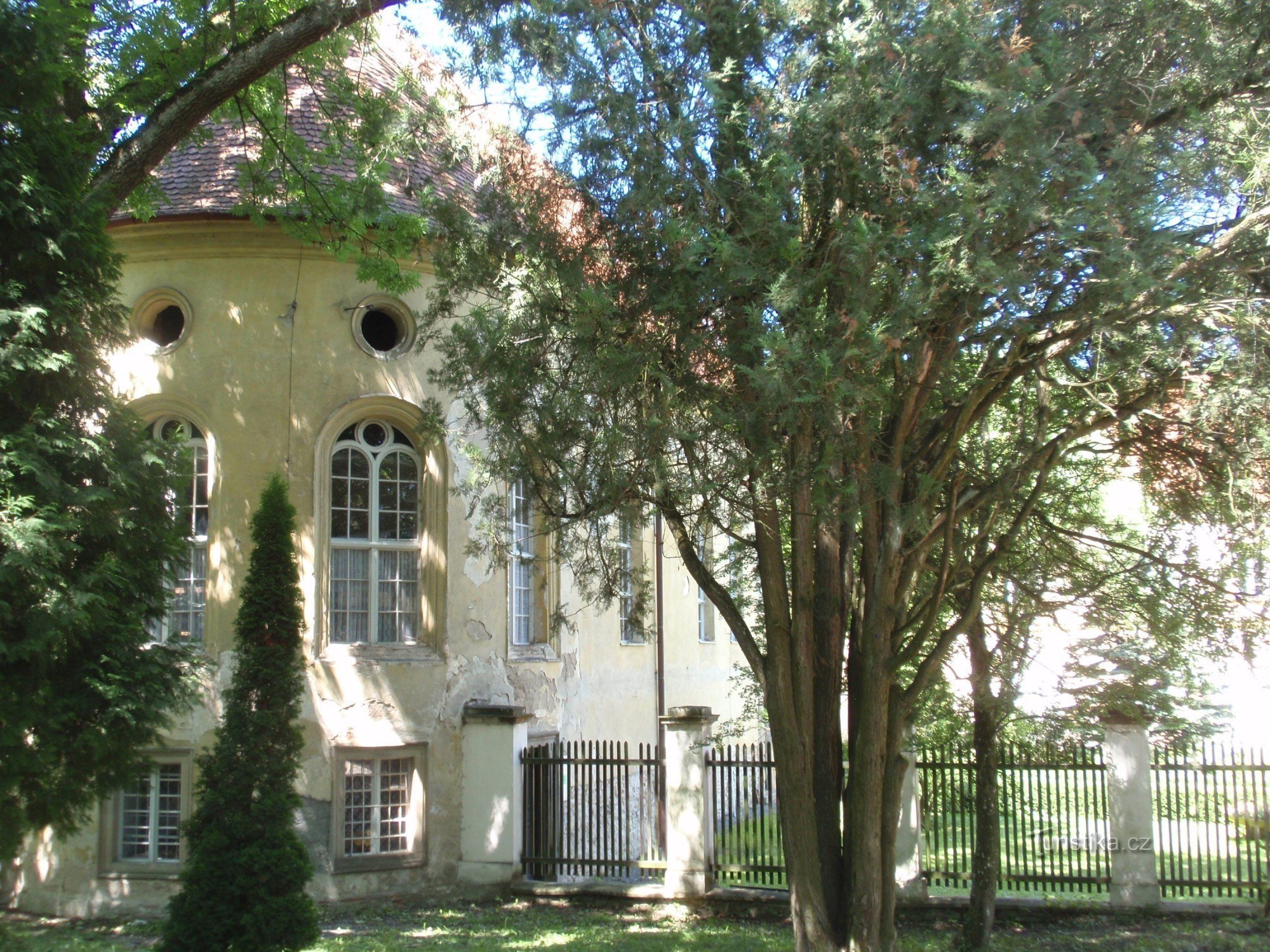 Monumentele bisericii din Račic-Pístovice