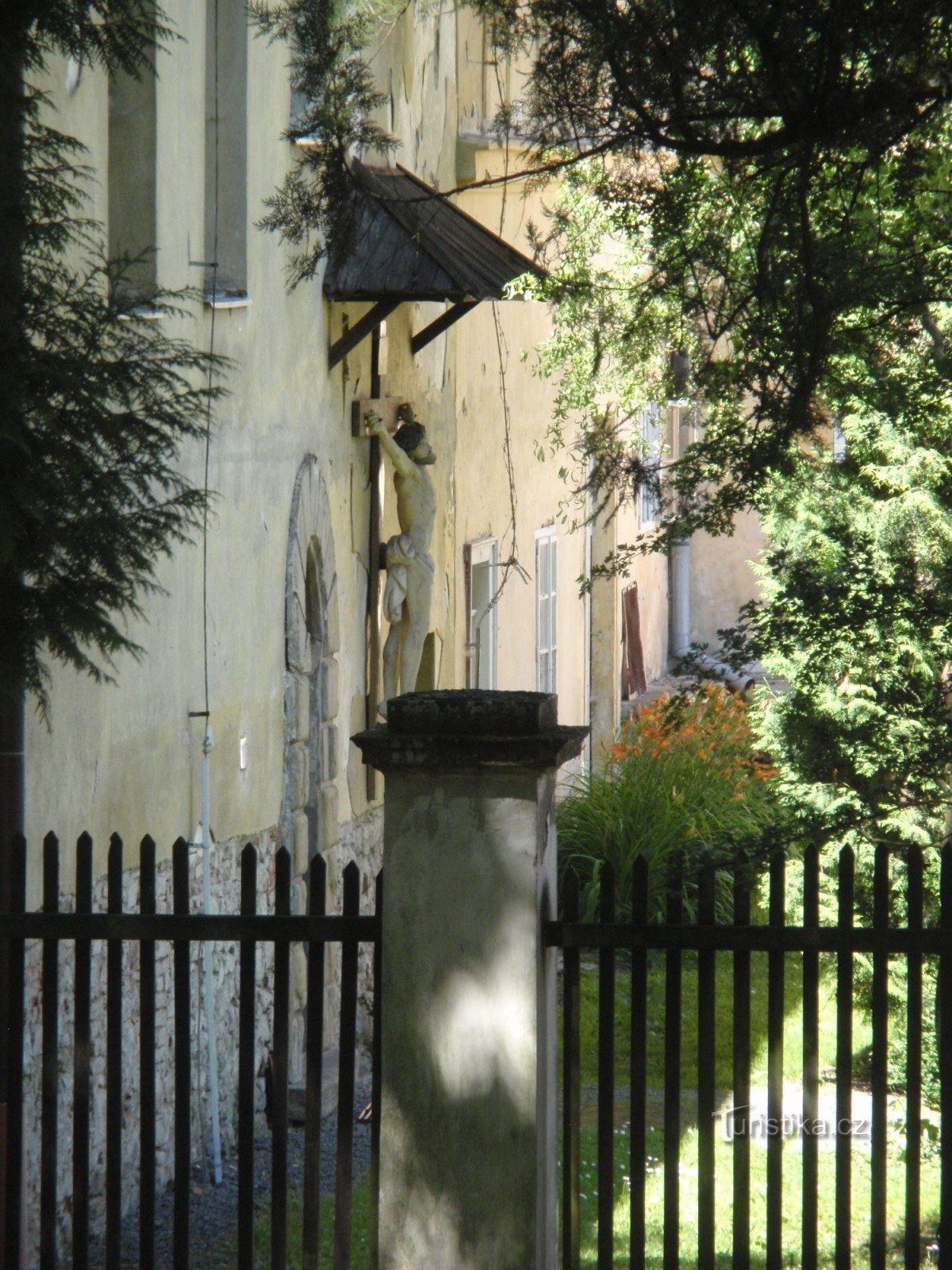 Monumentele bisericii din Račic-Pístovice