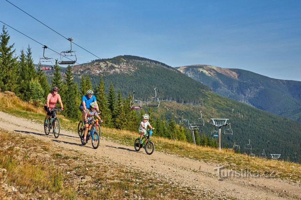 Τι να ζήσετε στα Giant Mountains με ποδήλατο