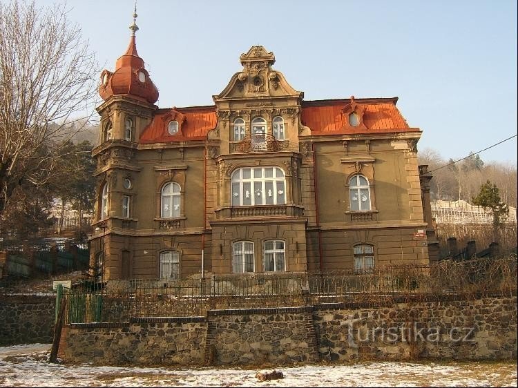 Nr 835: Perełką architektoniczną jest Willa Nr 835, która na początku I Rzeczypospolitej