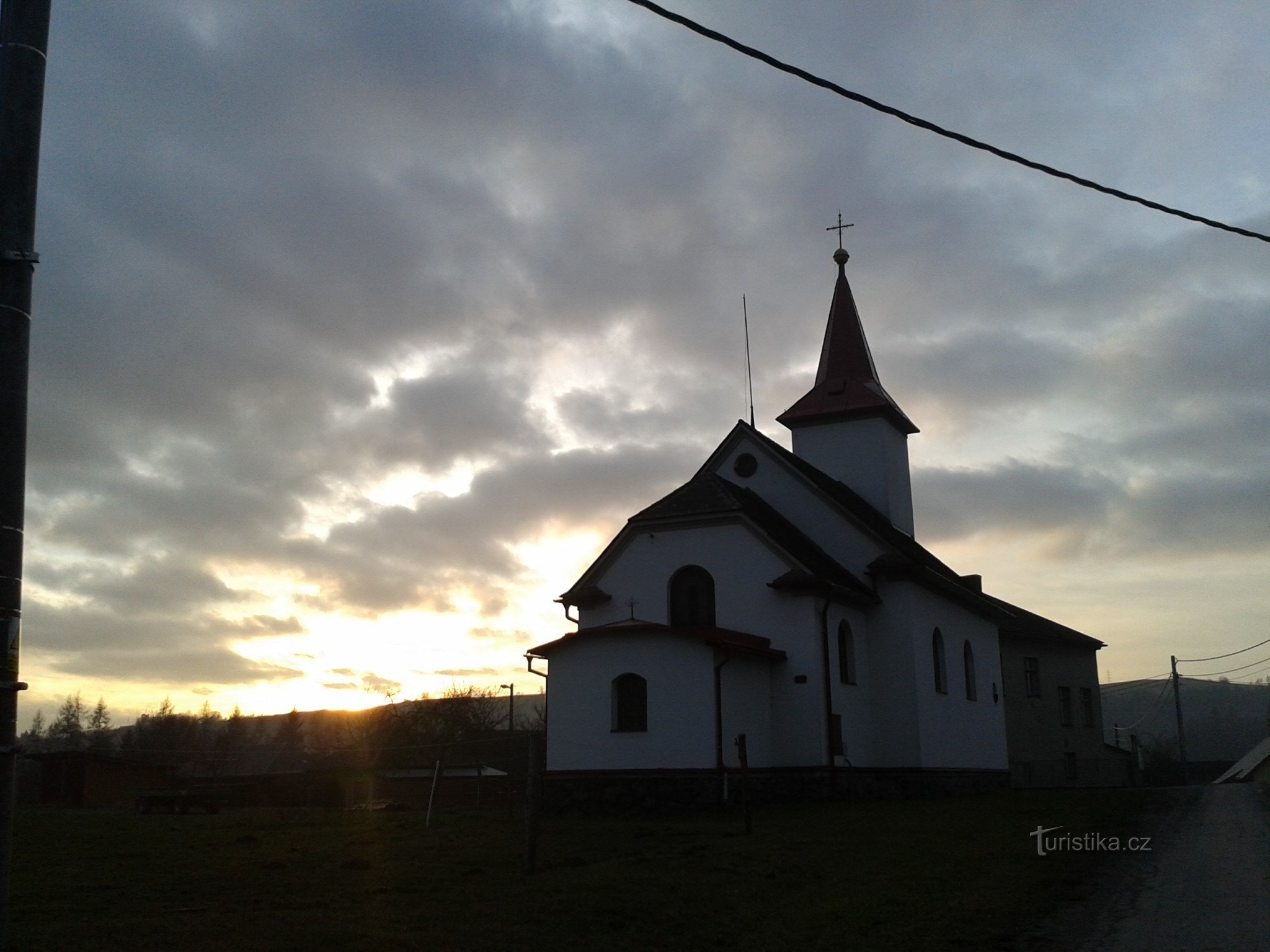 Crhov u Štítů - een kapel gewijd aan Cyrillus en Methodius en een monument voor de slachtoffers van de Tweede Wereldoorlog