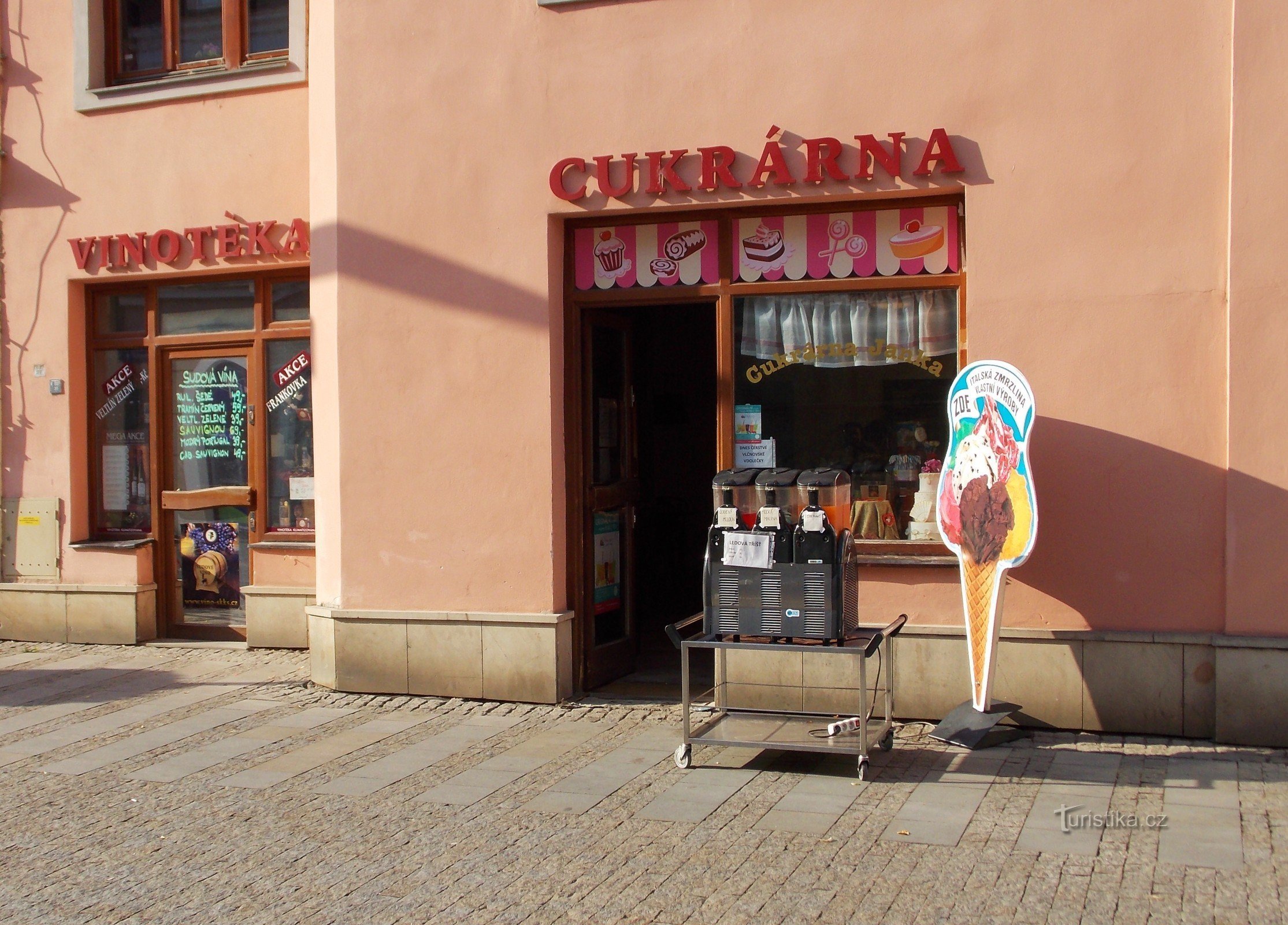 Uherské Hradiště 的 Alenka 糖果店