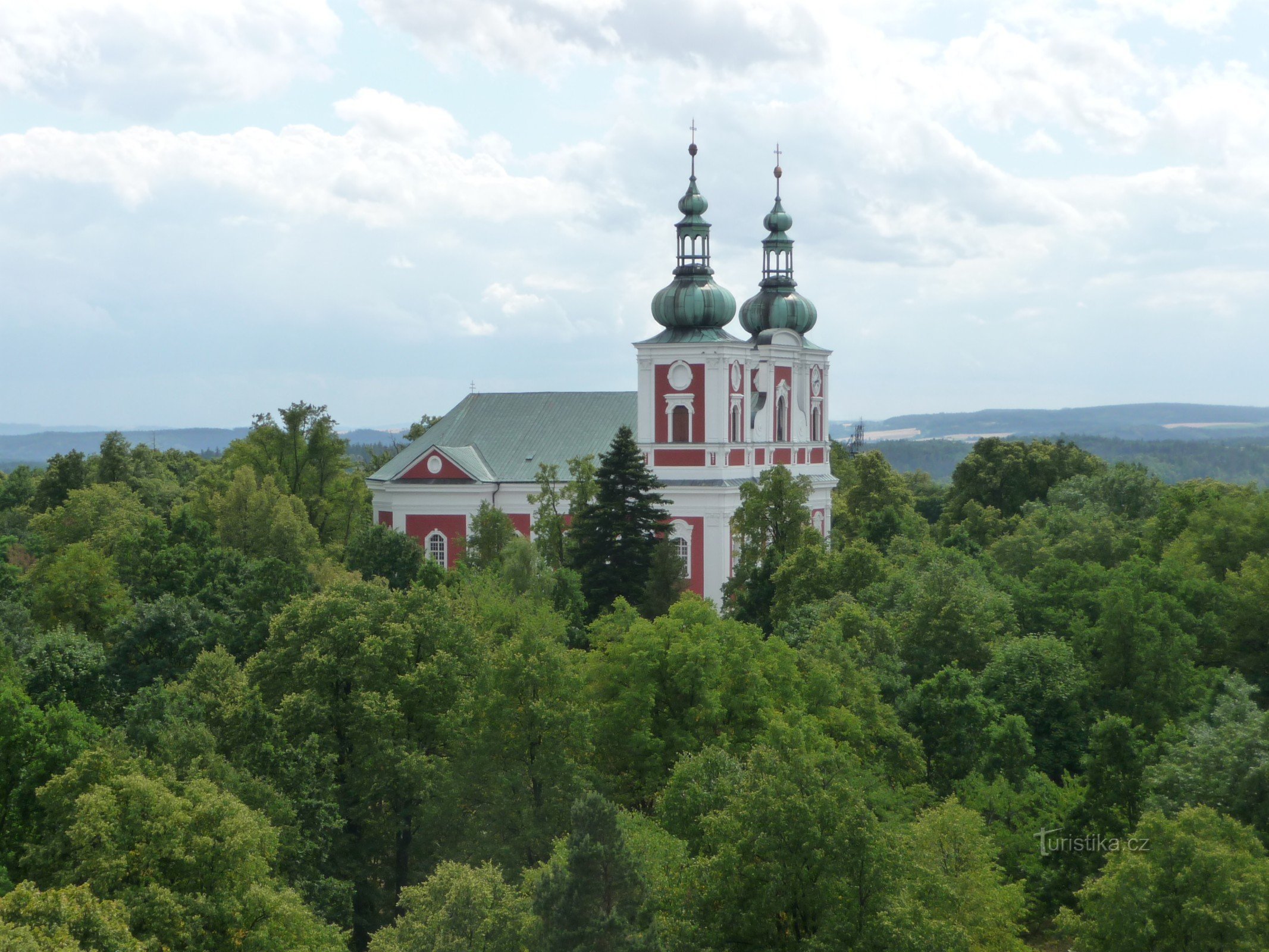 Cvilín - pilgrimskyrka PMSedmibolestné, empirekapell i närheten - Schlesiens andliga centrum