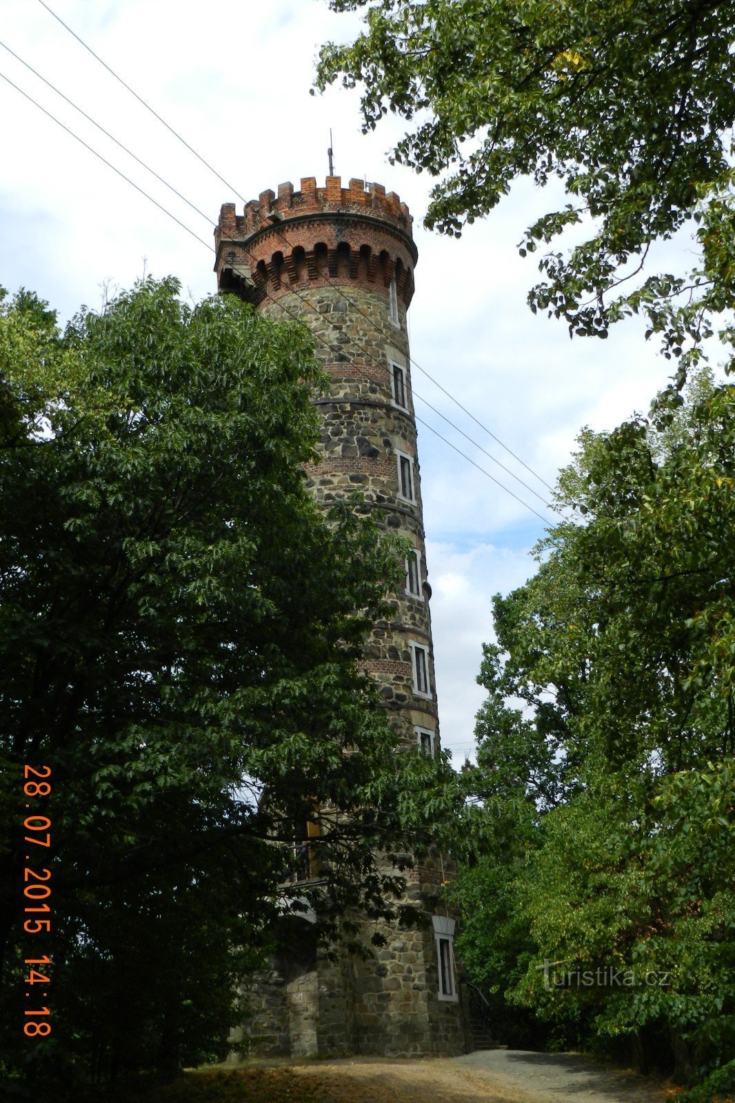 Cvilín - torre di avvistamento nei dettagli dall'esterno, dall'interno e dai panorami