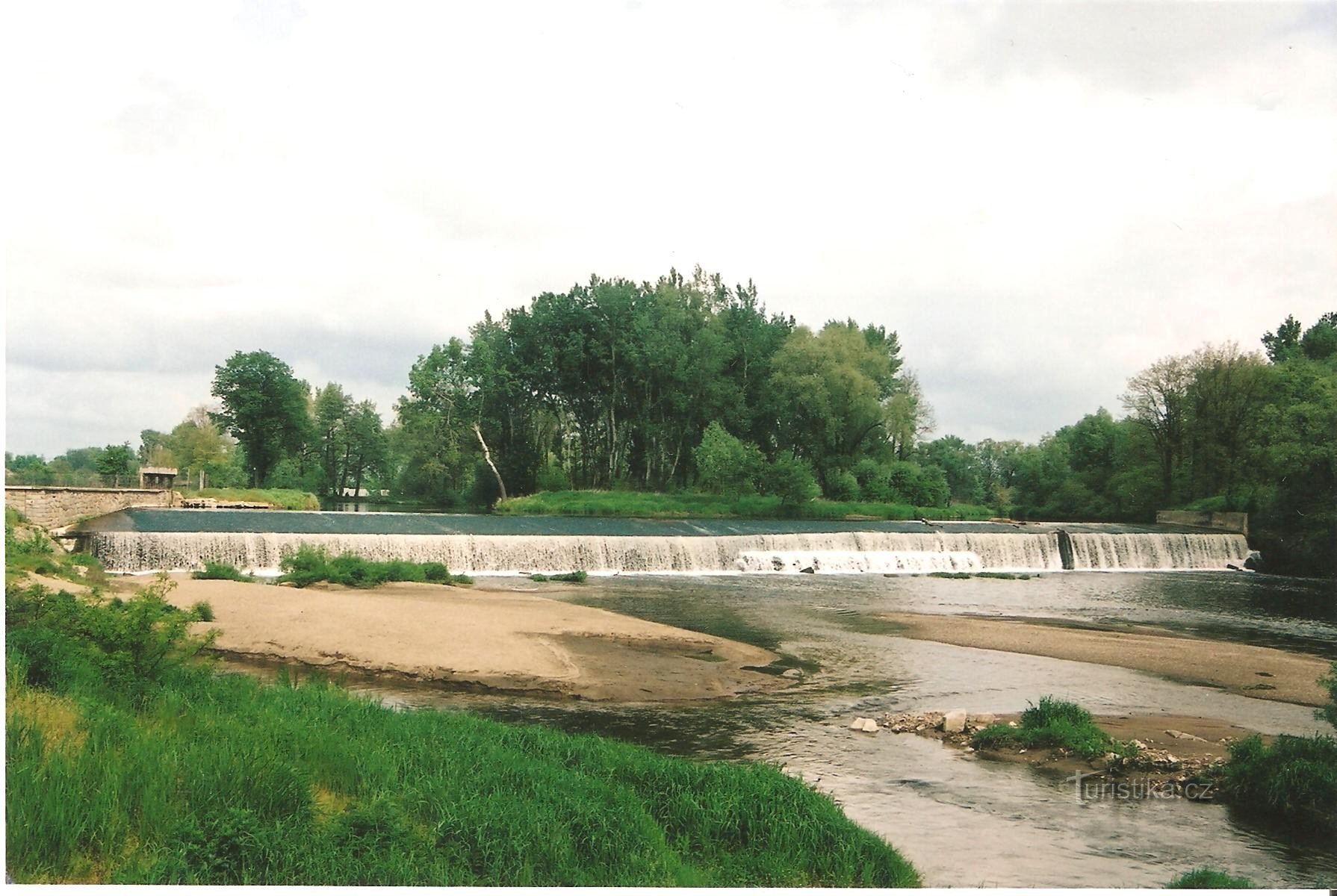 Cvrčovick-dæmningen på et historisk foto fra slutningen af ​​90'erne