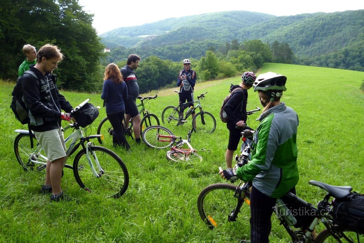 PISTES D'ÉDUCATION À CYCLISME DANS LA SPA DE ČESKÝ KRAS - LA BEAUTÉ DU KRAS TCHÈQUE SUR LA RIVE GAUCHE