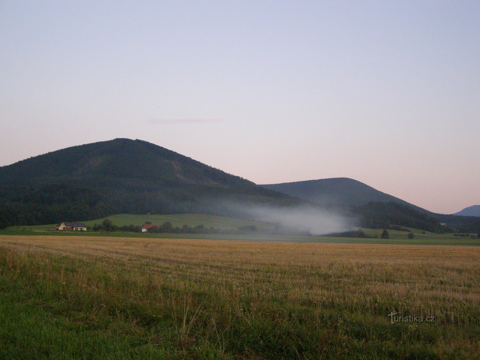 Radeln Sie rund um Bahenná