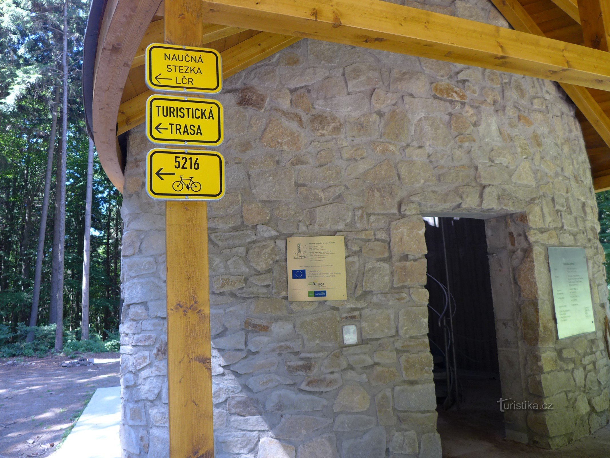 Bicycle turn signals at the entrance to the observation tower (photo by Eva Koutná)