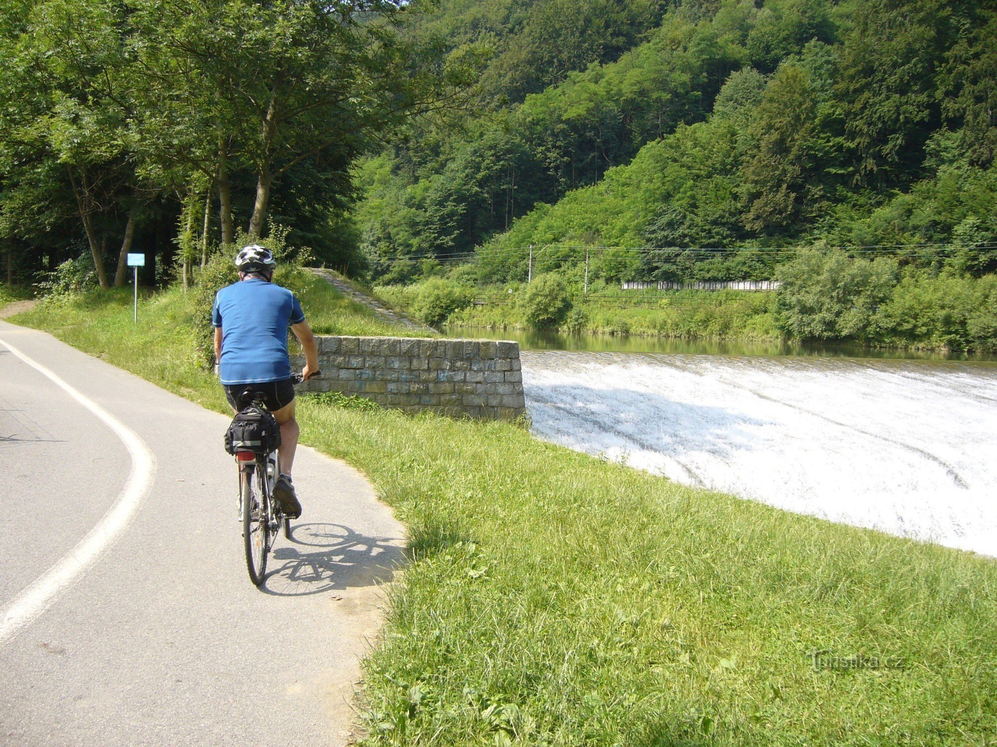 自行车道和 Vsetínská Bečva