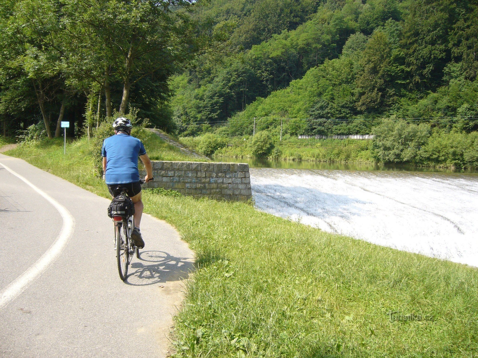 自転車道とVsetínská Bečva