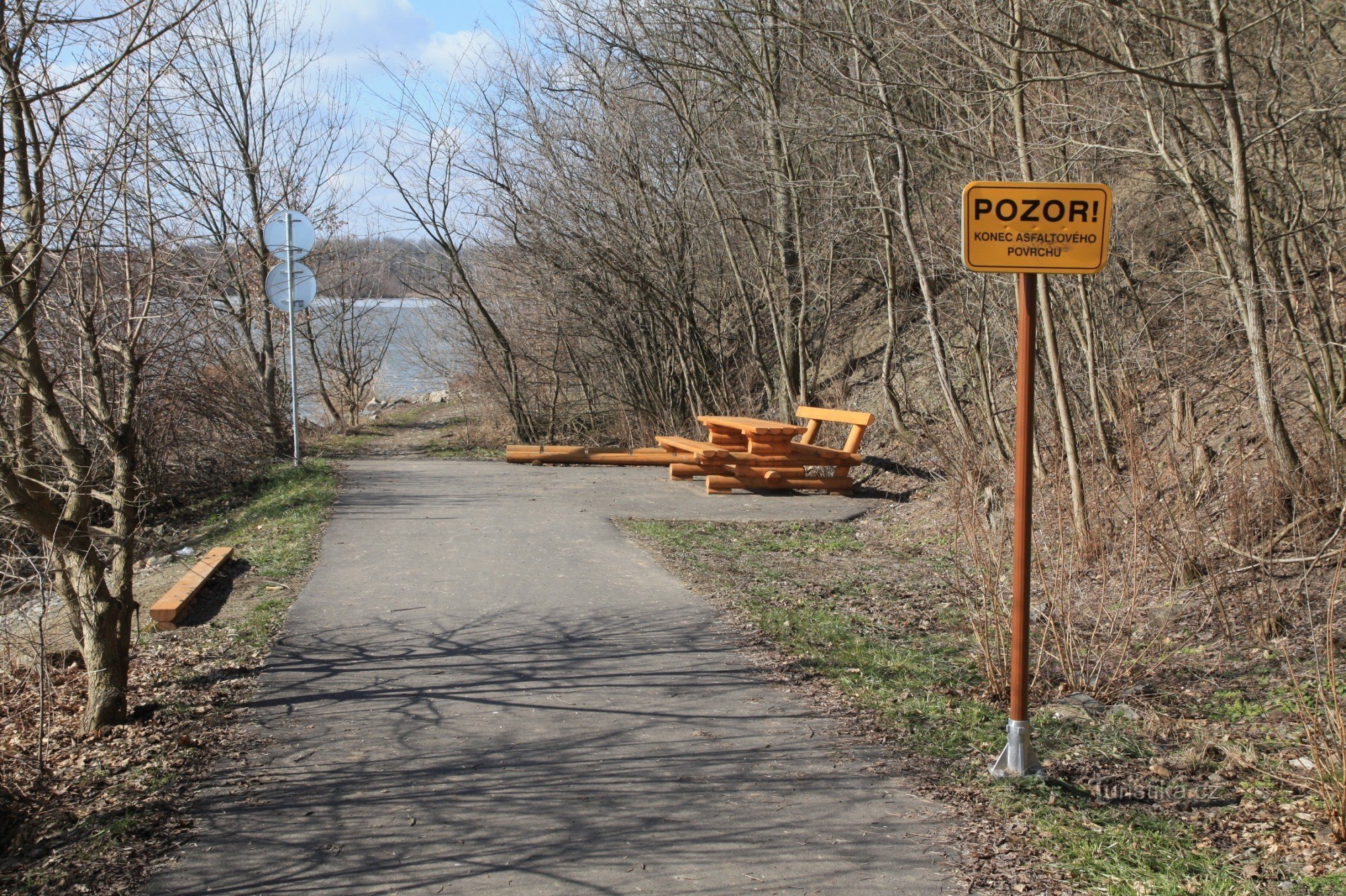 Pista ciclabile fino al catasto di Strachotín lungo il bacino di Věstonické