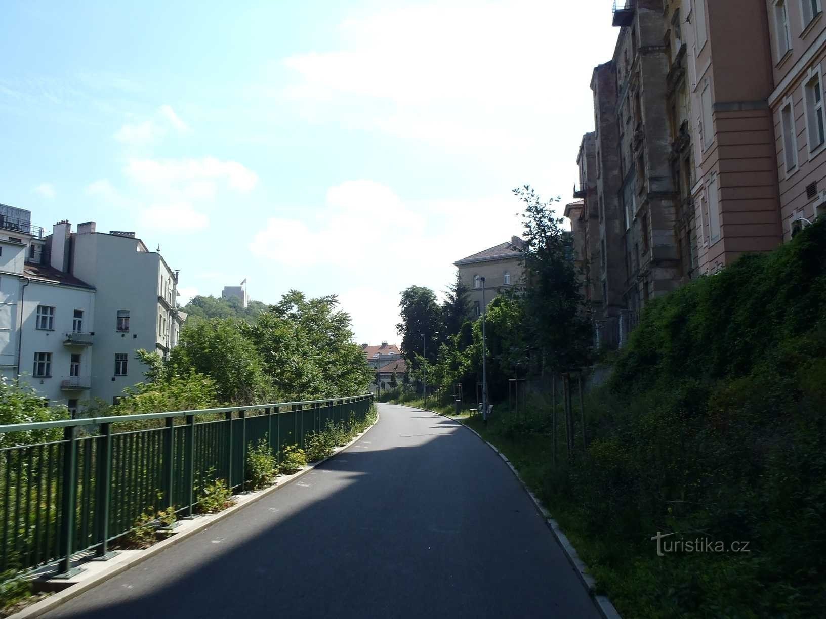 Pista ciclabile sotto via Příběnická - 15.6.2012