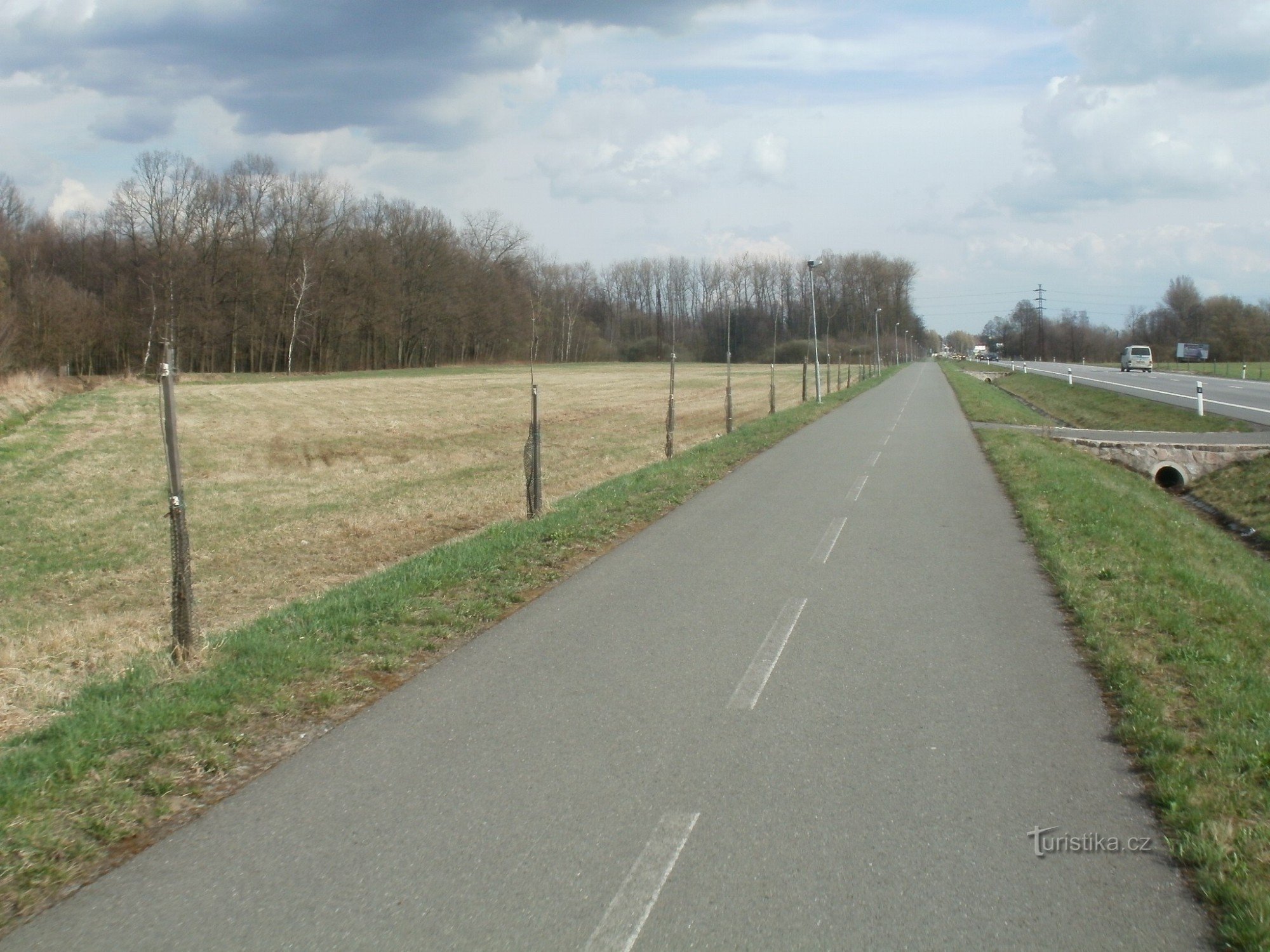 kolesarska pot v bližini Týniště nad Orlicí