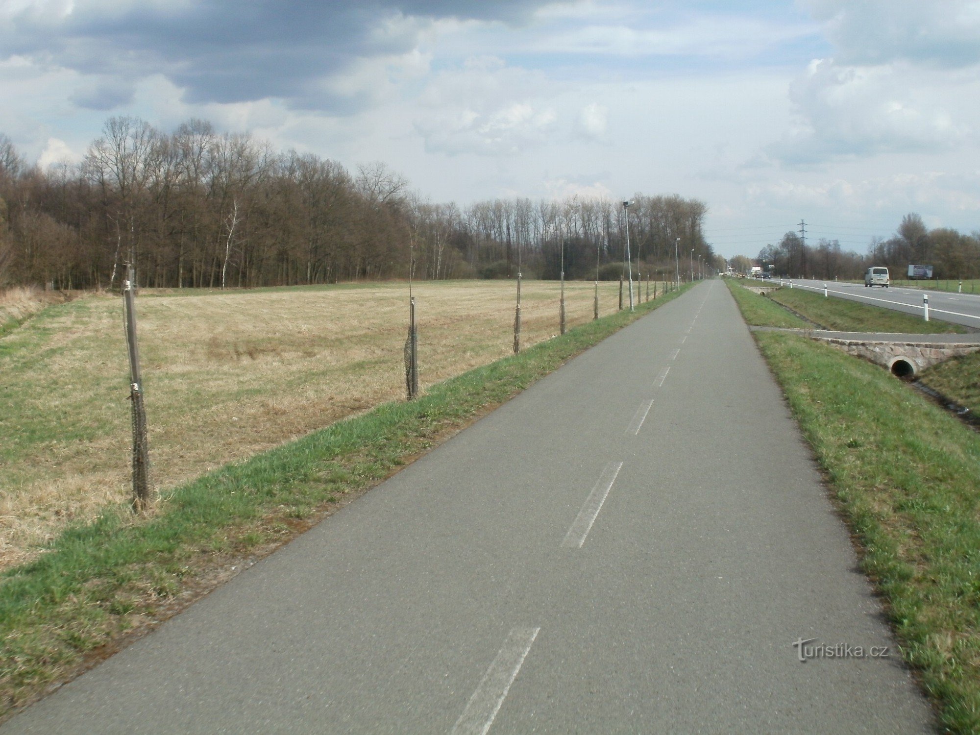 carril bici cerca de Týniště nad Orlicí