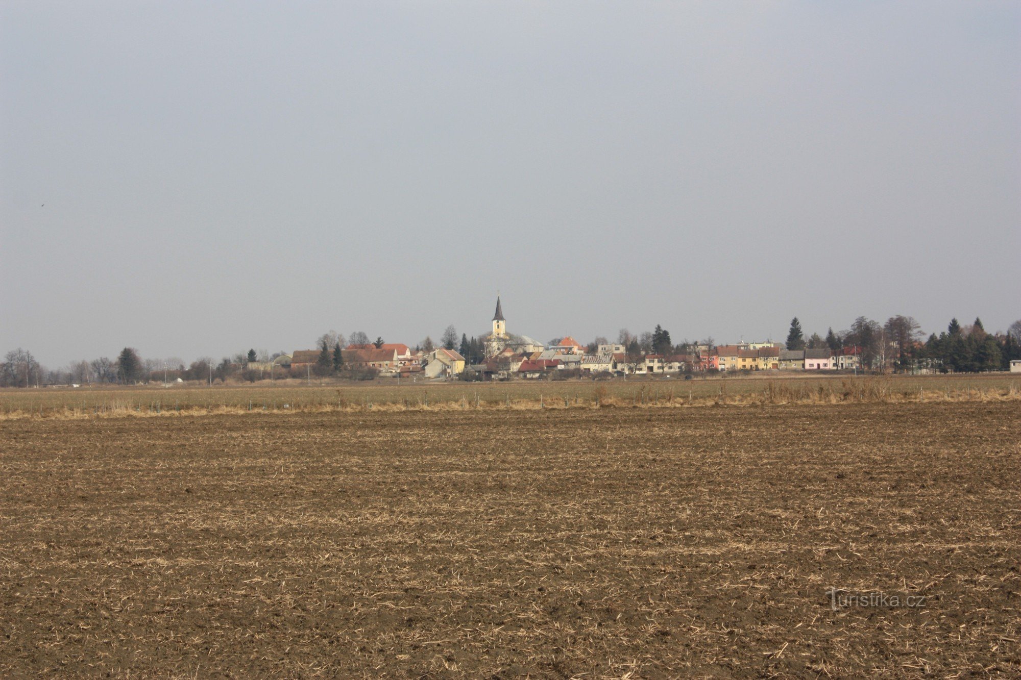 The cycle path leads around Vrchoslavice