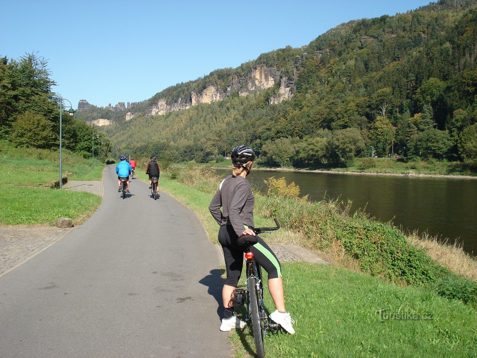 Ciclovia atrás de Hřensk