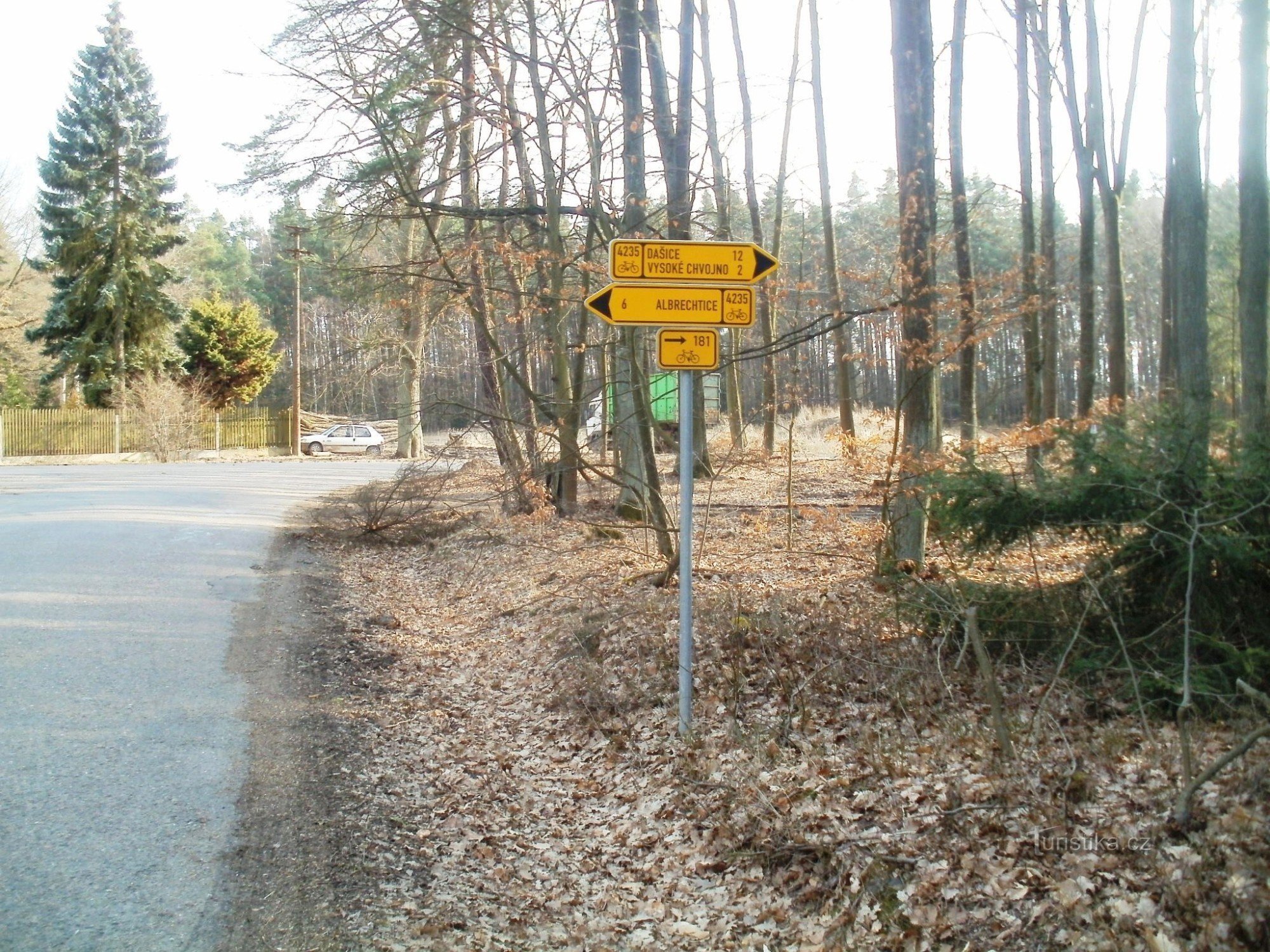 intersecție cicloturistică - rezervație de vânat lângă Vysoké Chvojno