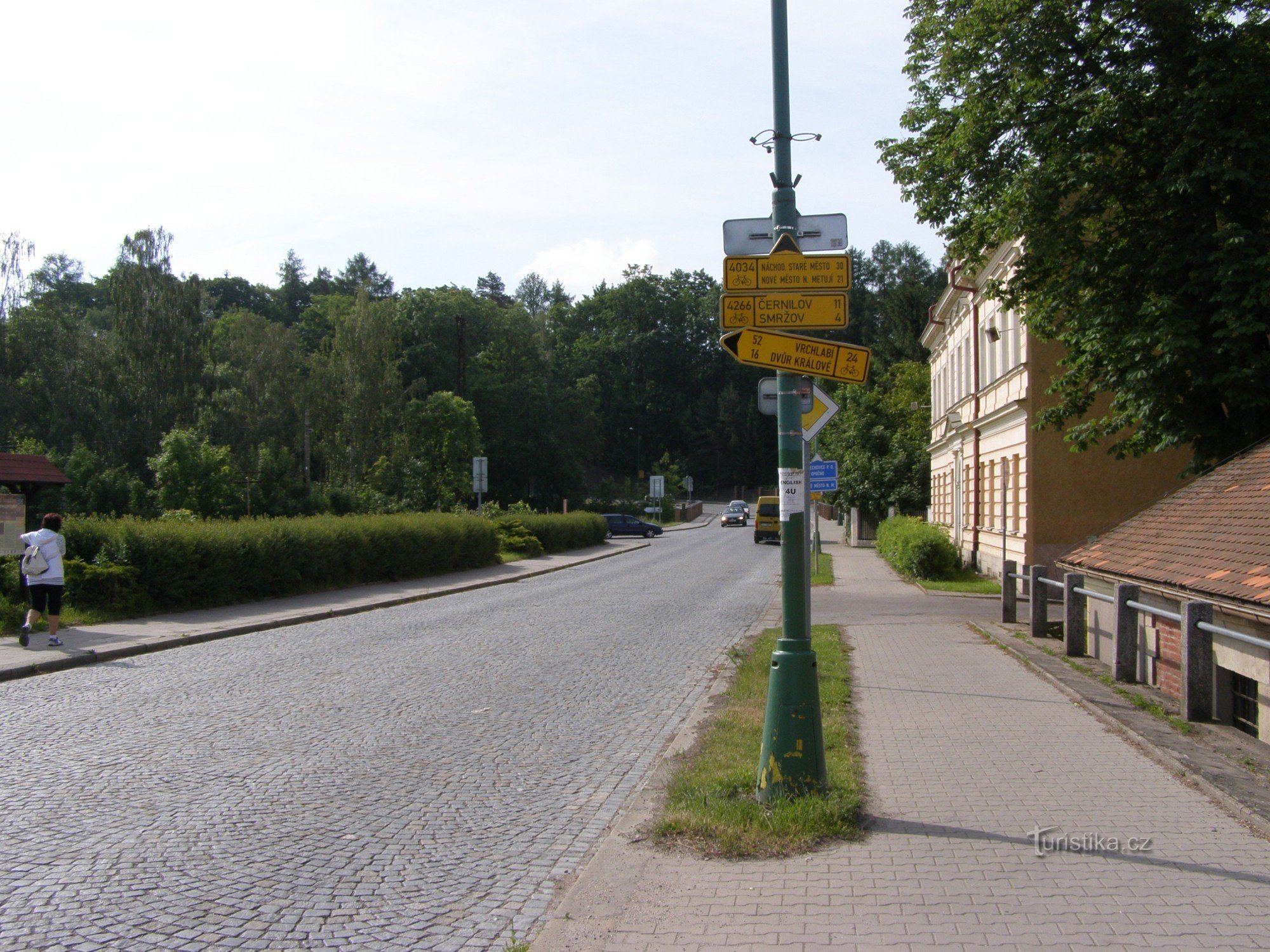encruzilhada de cicloturismo - Josefov, perto da ponte