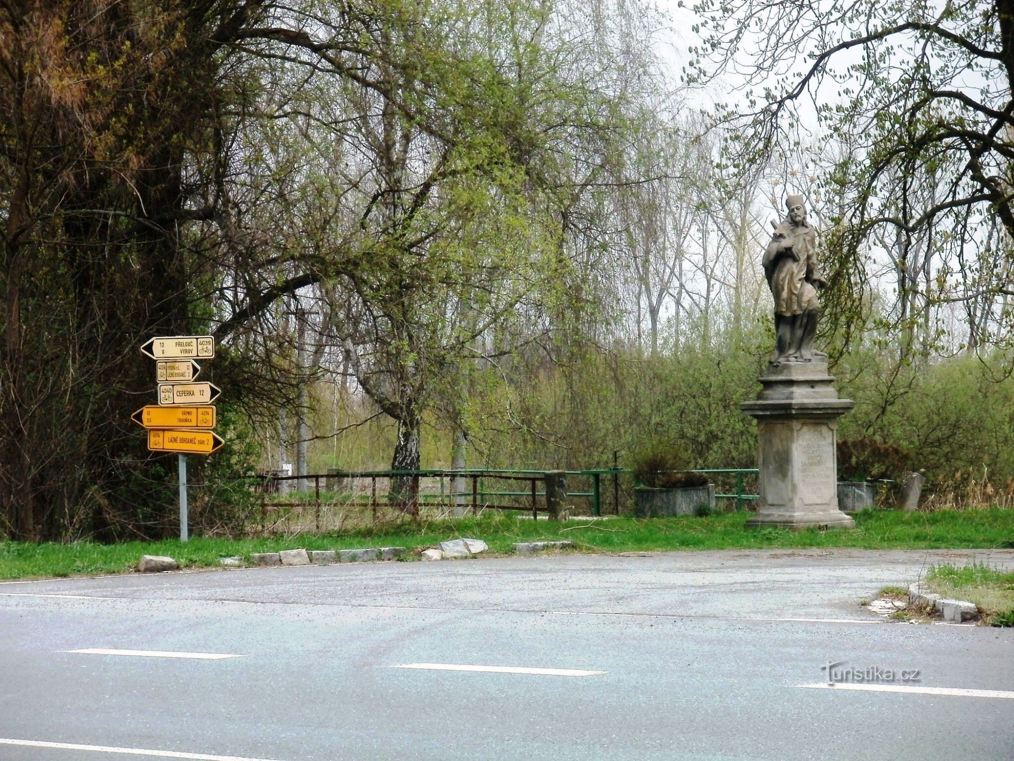 kruispunt voor fietsers - Lázně Bohdaneč-u sv. Jan Nepomuck