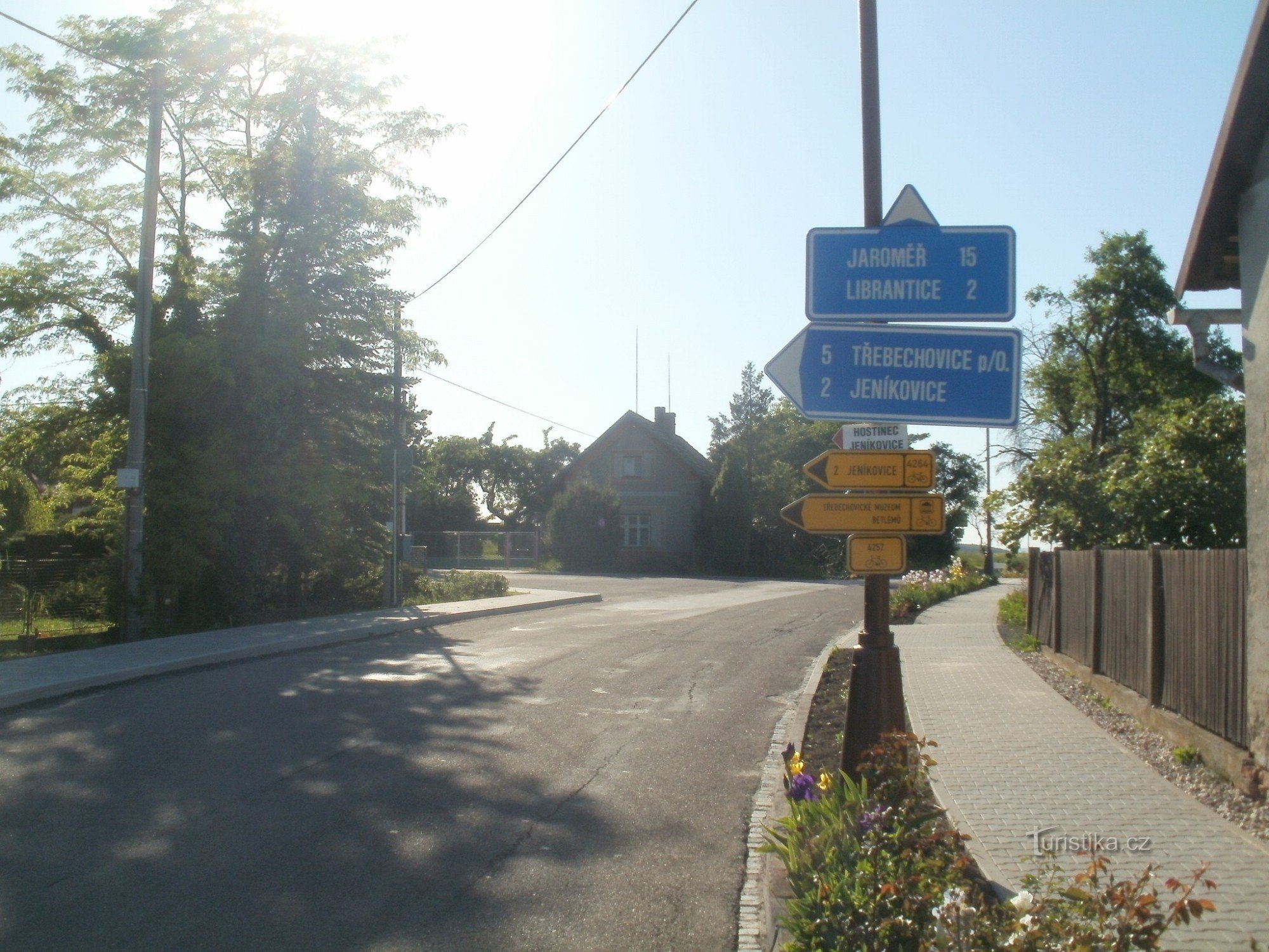 自行车旅游十字路口 - Libníkovice，在十字路口