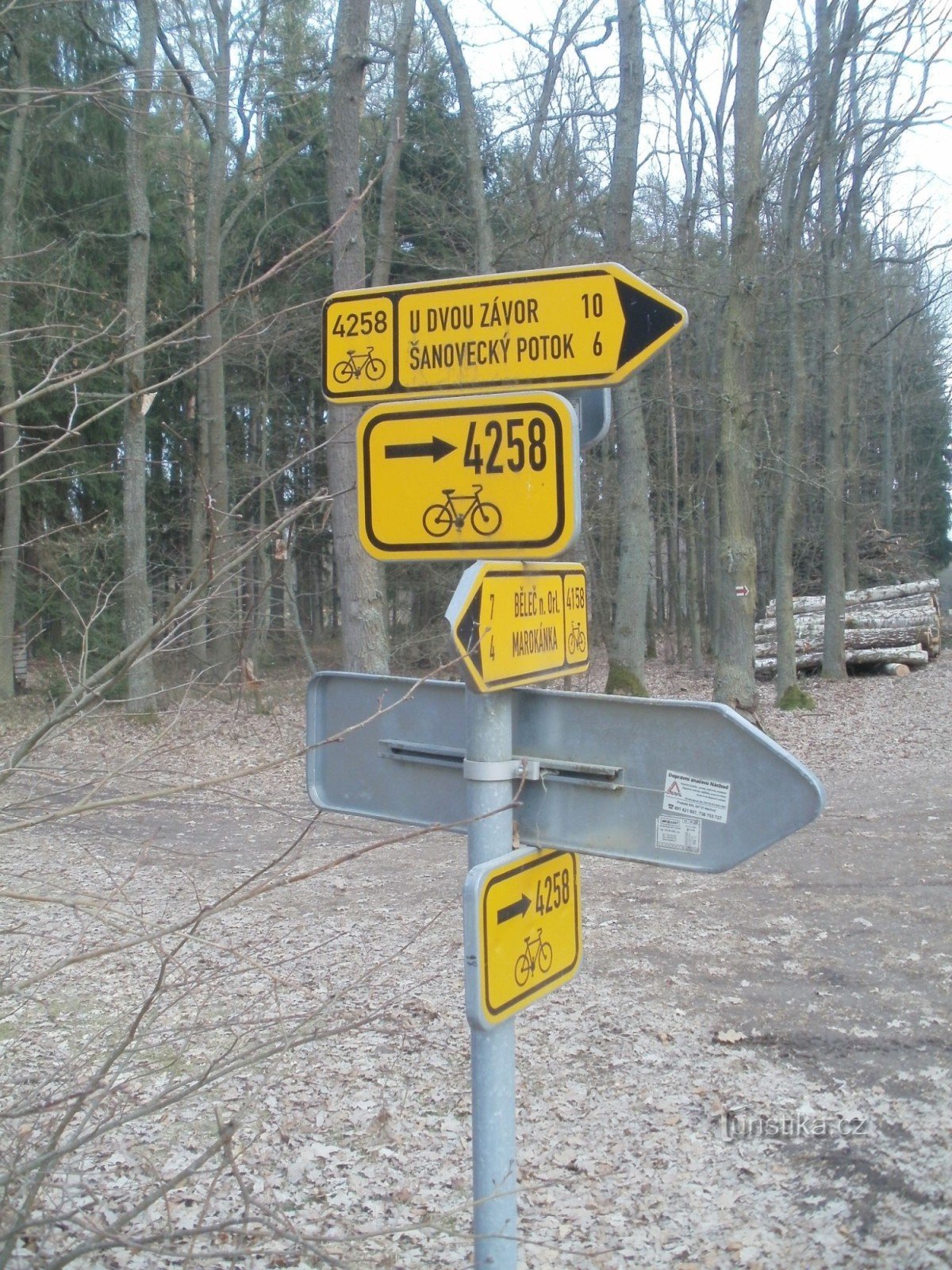 Radwegkreuzung oberhalb von Suty brehy