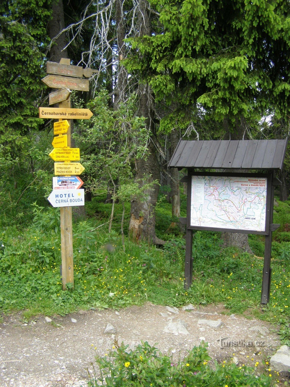 encruzilhada cicloturística sob Černá Bouda