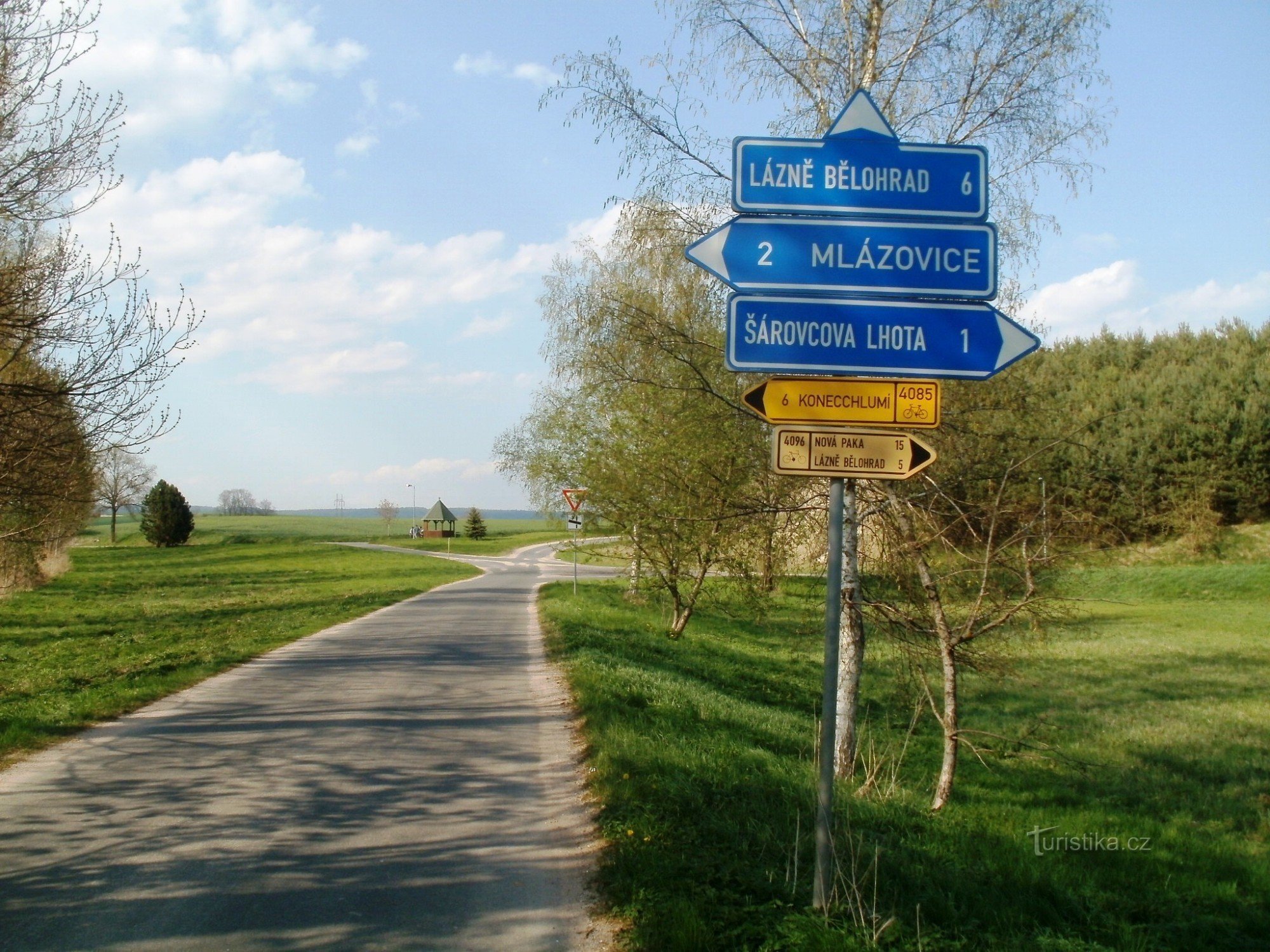 entroncamento cicloturístico - entroncamento em Šárovcova Lhota