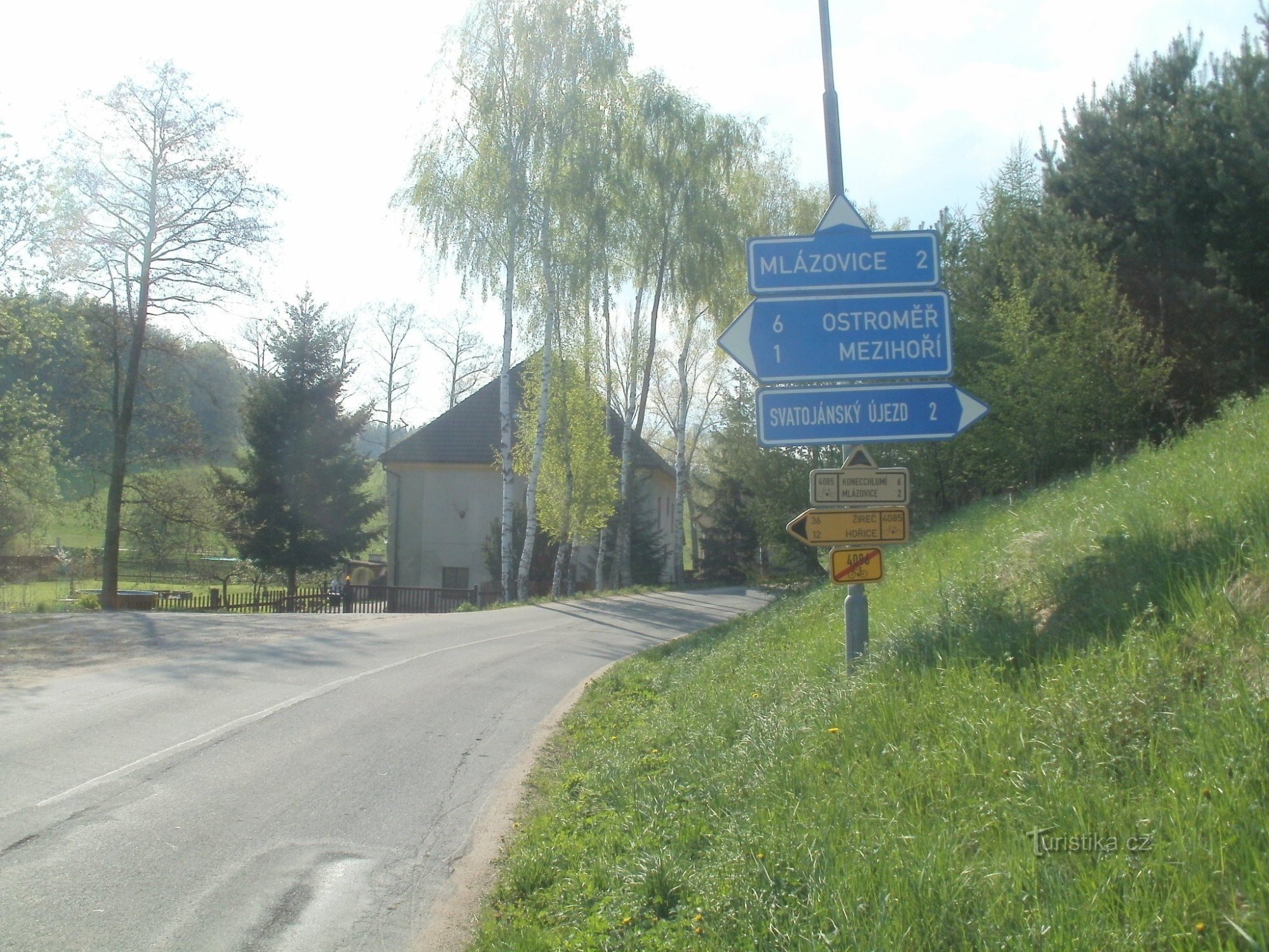 entroncamento cicloturístico - entroncamento em Šárovcova Lhota