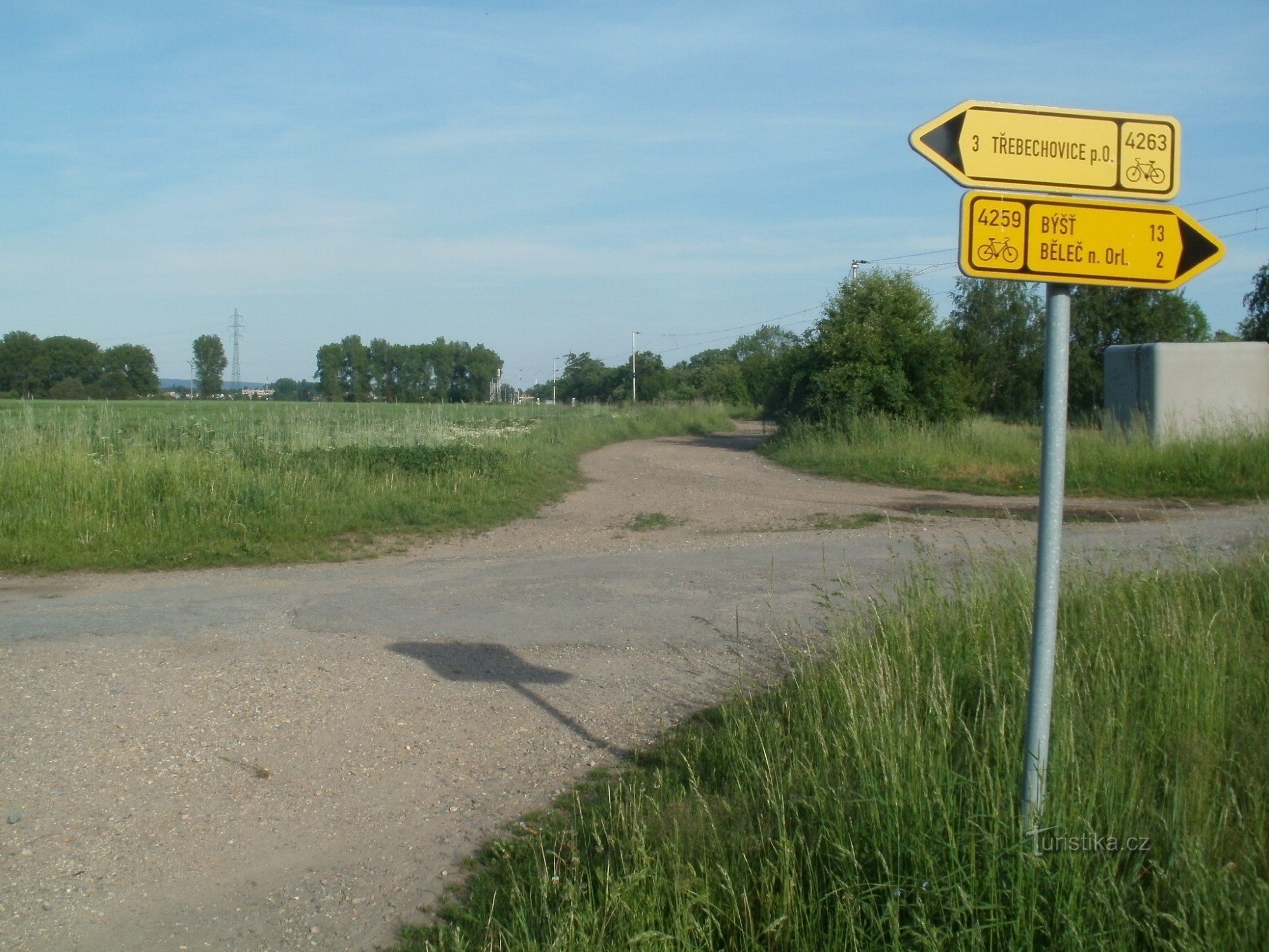 cykloturistické rozcestí - u Nepasic, u přejezdu