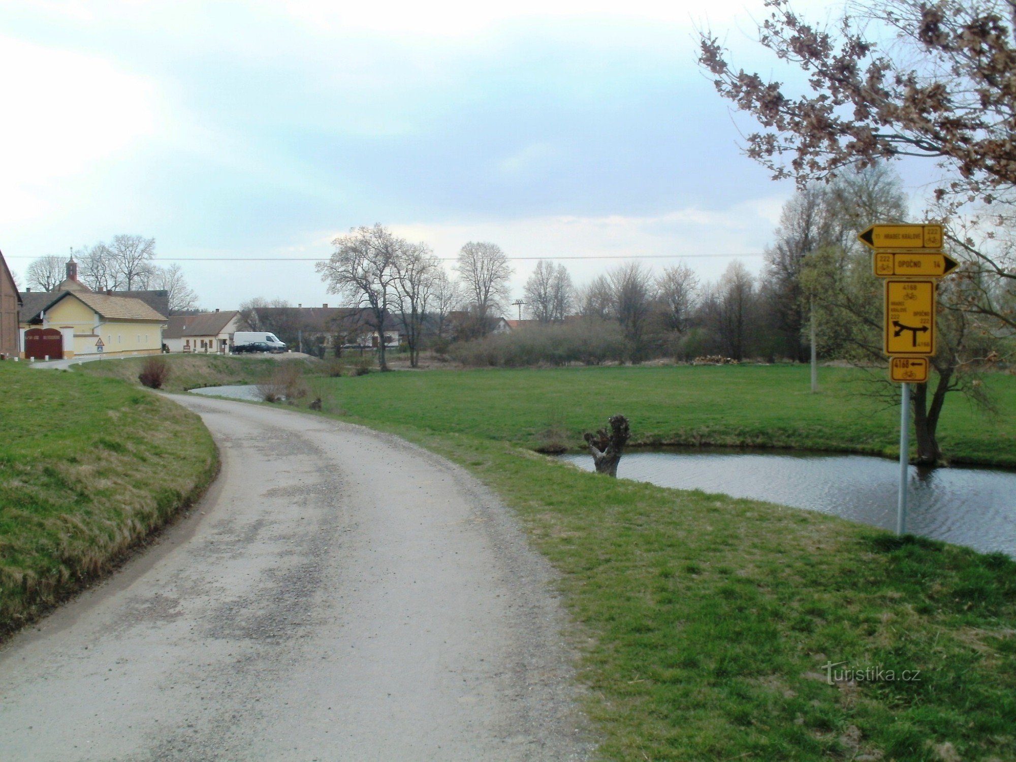 露天博物馆附近的自行车旅游路标 Krňovice