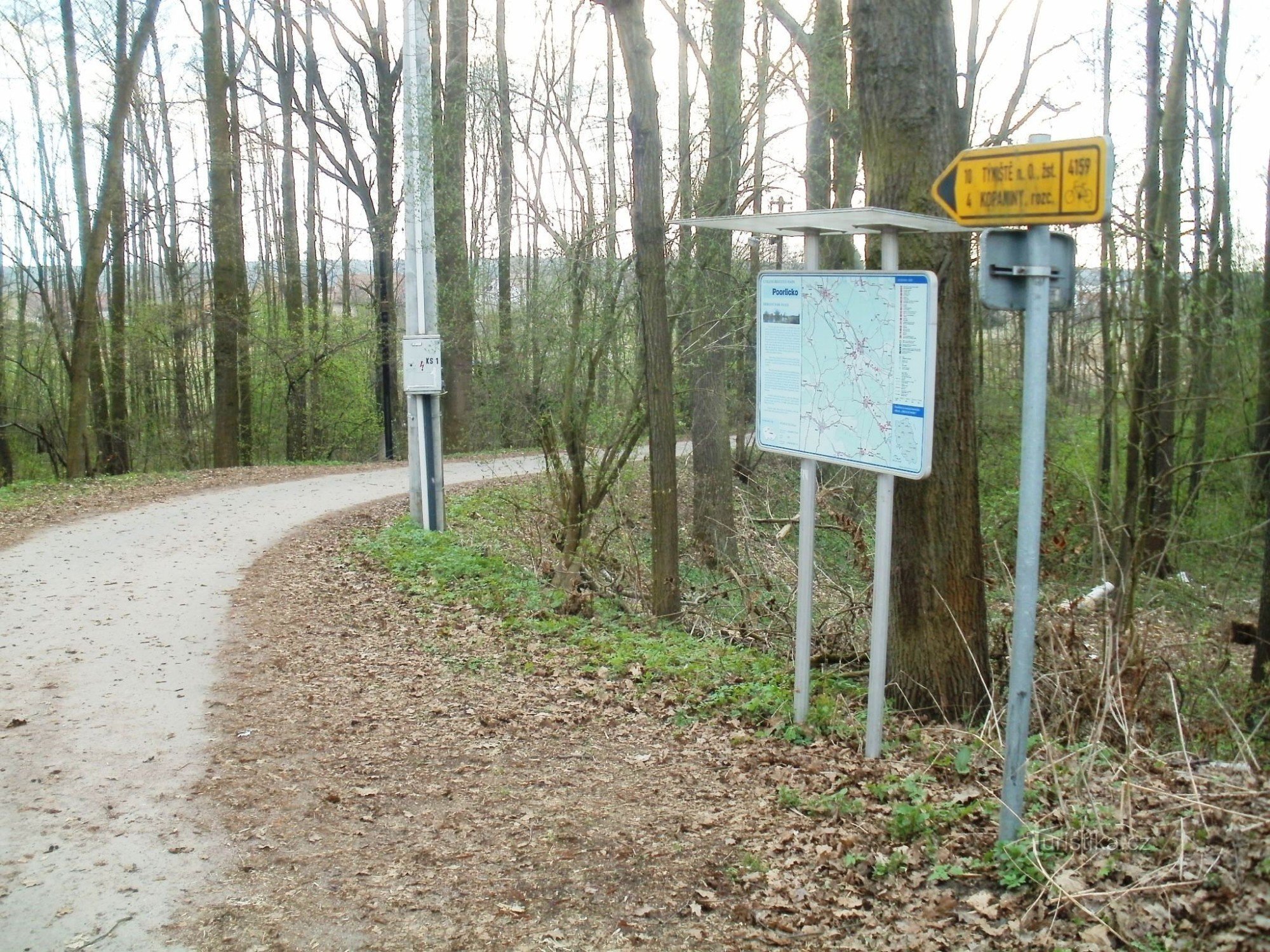 cycle tourist signpost Petrovice - railway line