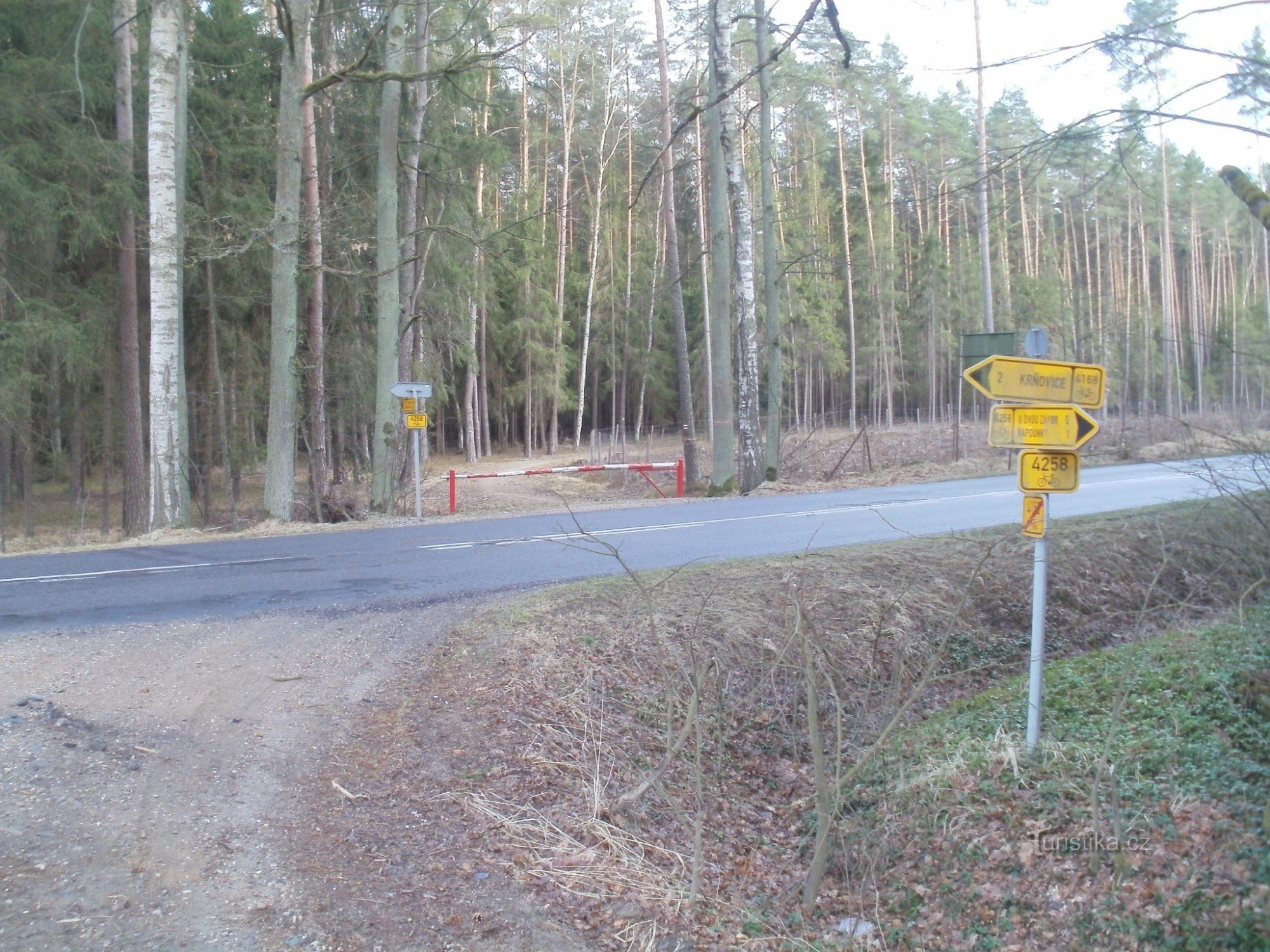 fietstoeristenwegwijzer onder Marokánka