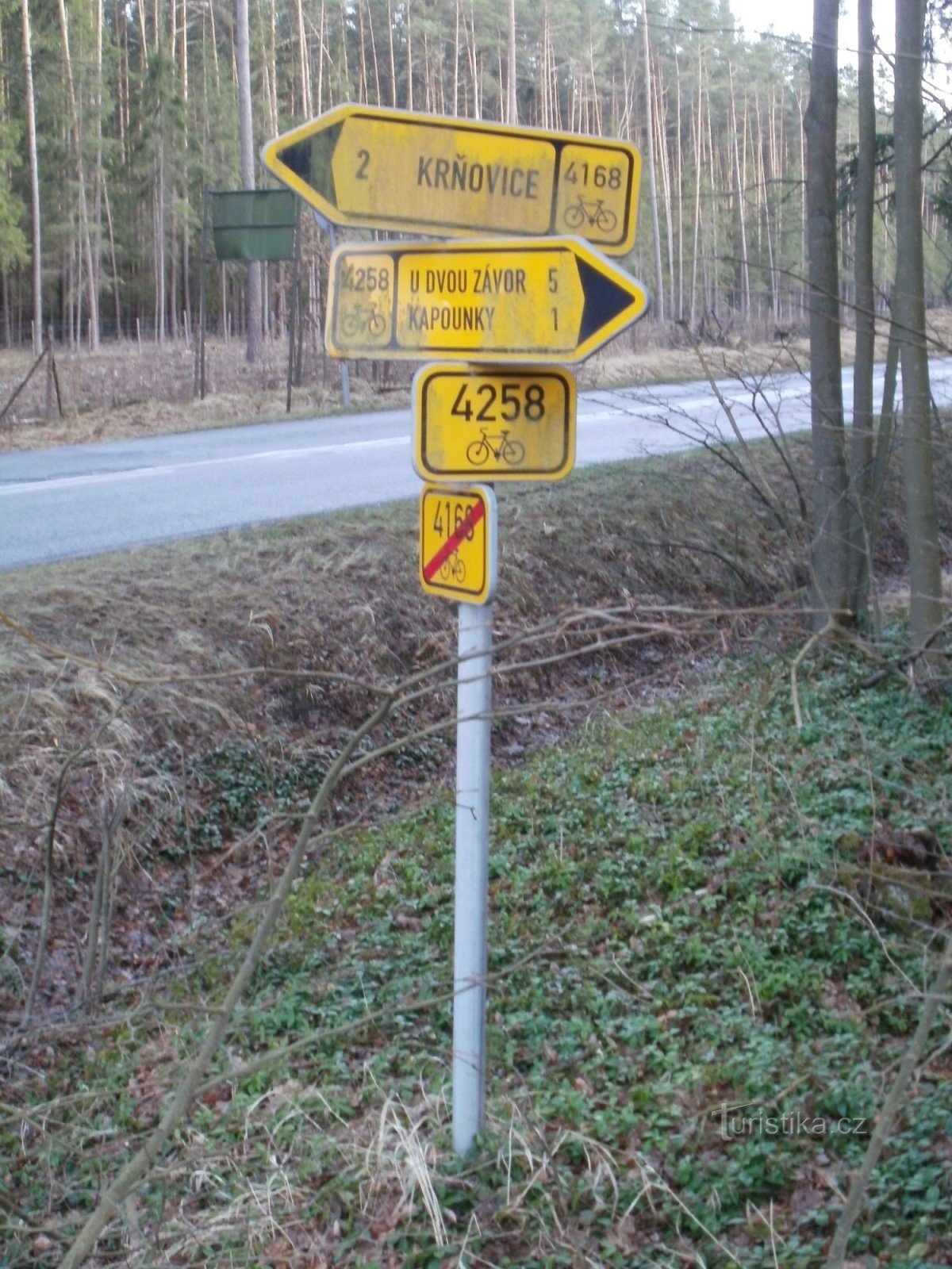 Fahrradwegweiser unter Marokánka