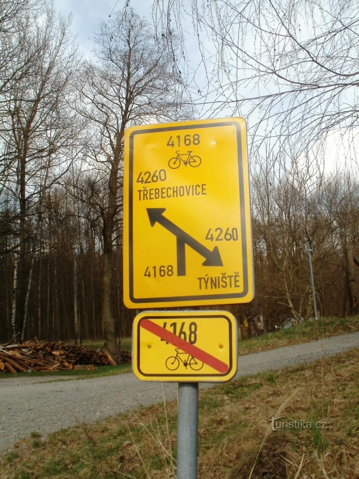 サイクルツーリストの標識 Třebechovice pod Oreb (ベンジーナの近く)