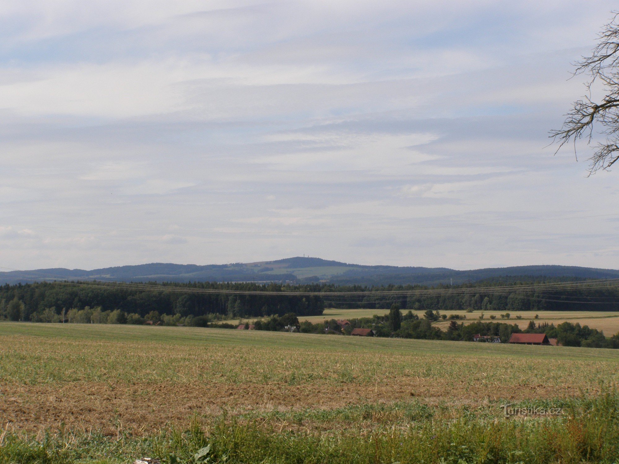 Fahrradwegweiser bei Chotěborek - Blick auf Zvičina