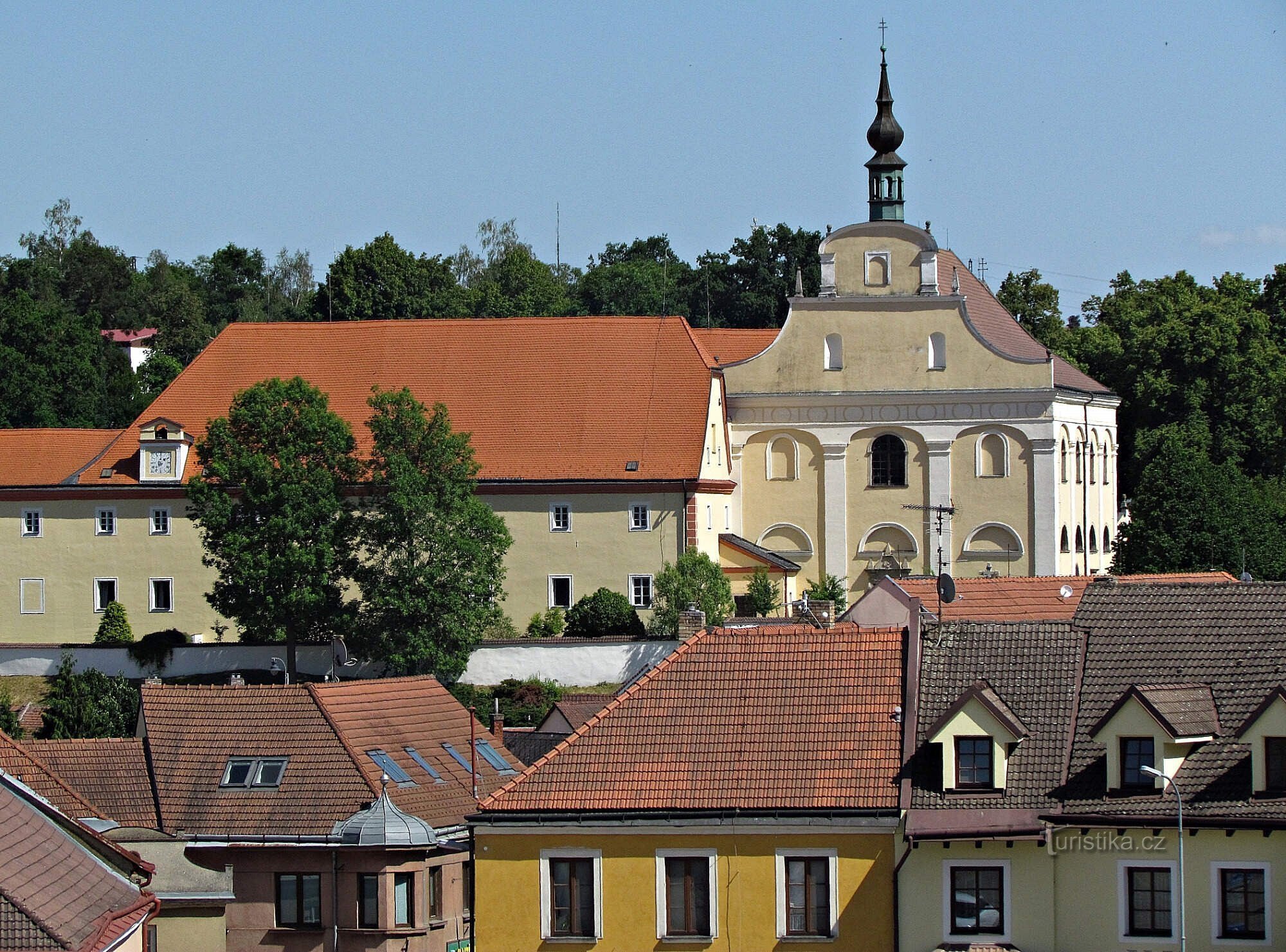 Dačice - klosteret for de discalled karmelitter