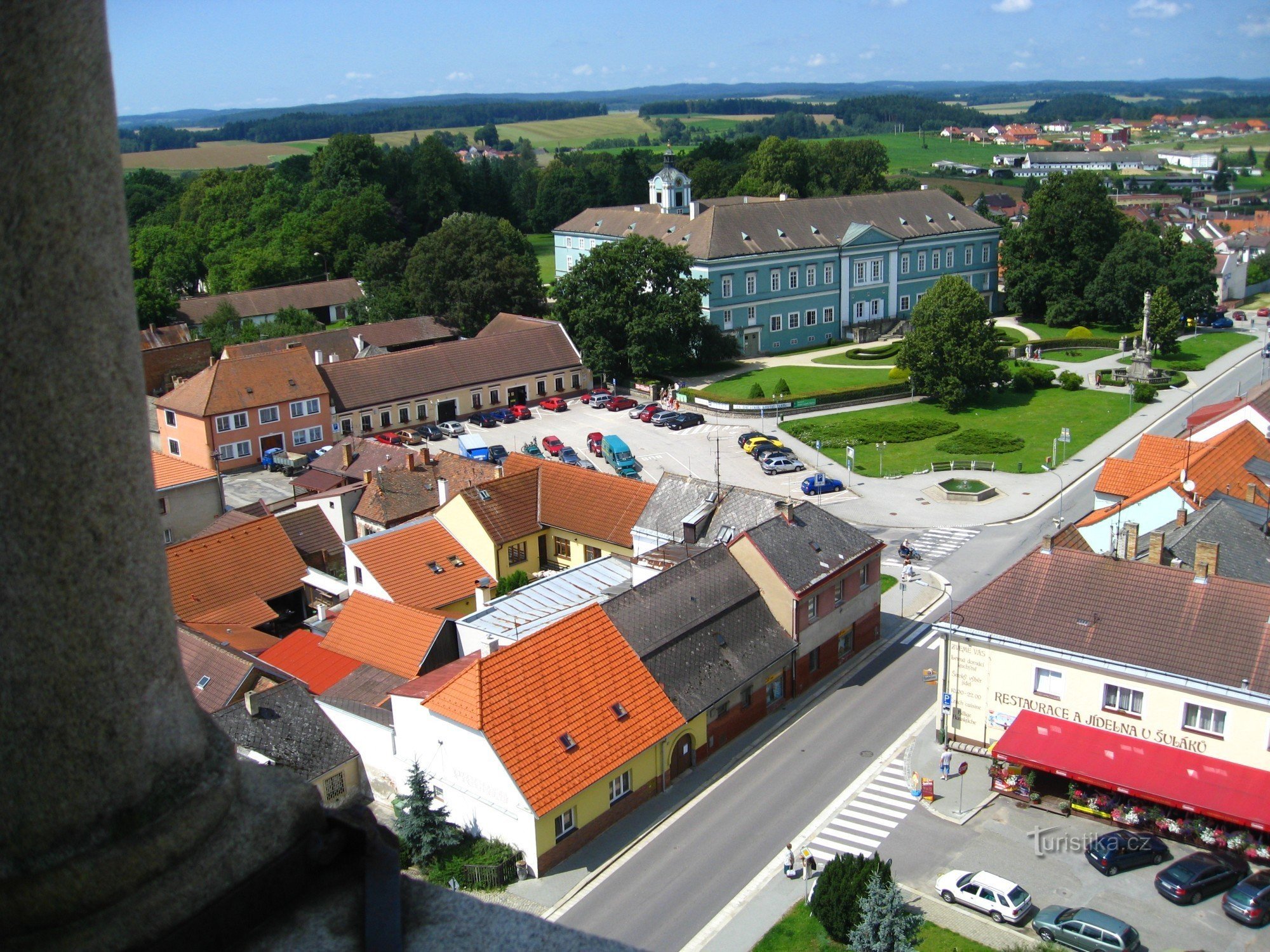 Dačice - widok z wieży kościoła św. Wawrzyn do Nowego Zamku