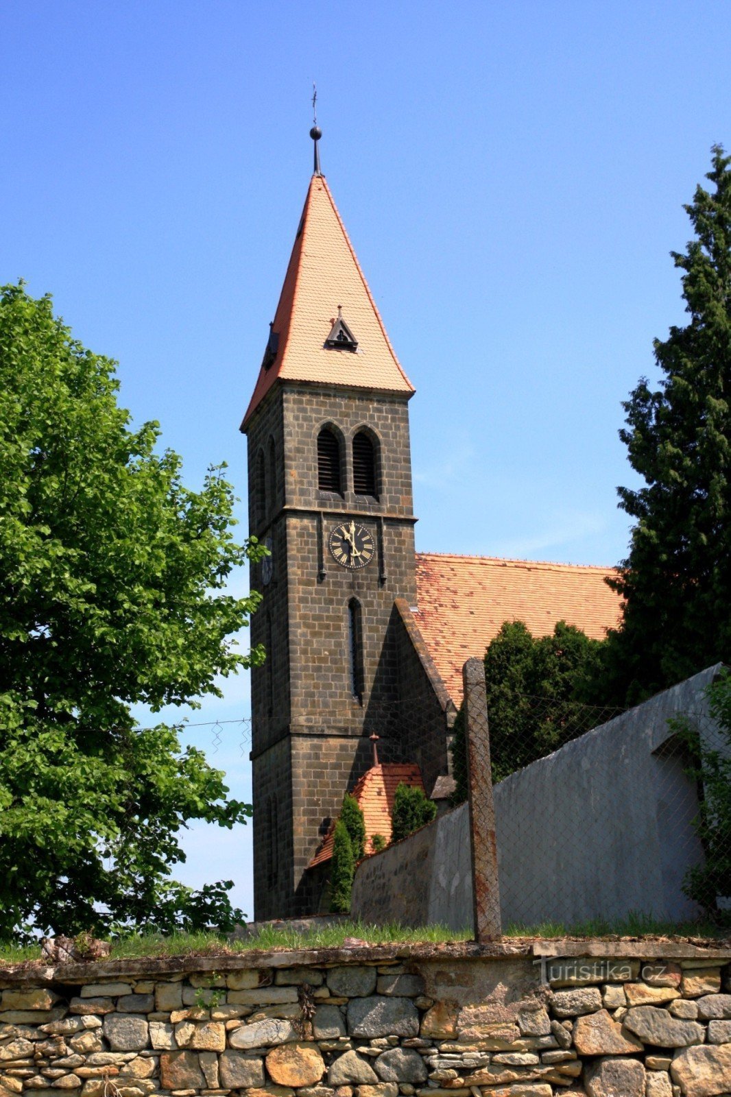 Damníkov - Kirche St. Johannes der Täufer