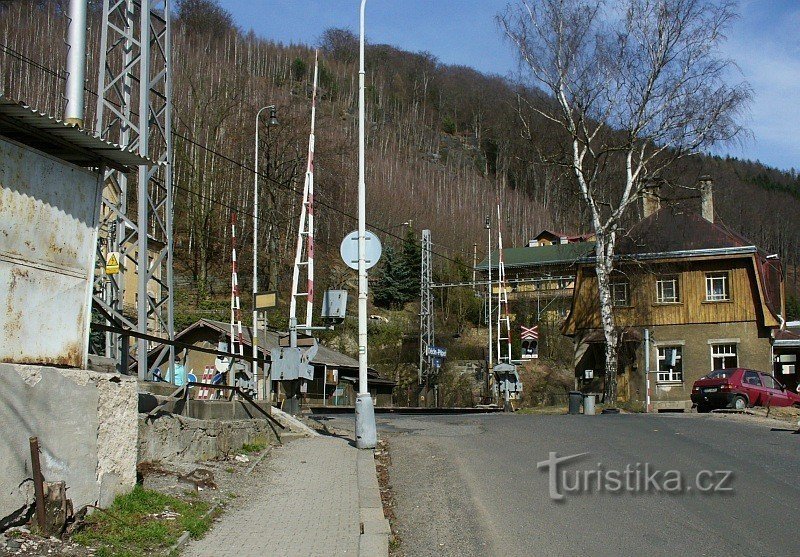 Děčín-Přípeř - stazione ferroviaria