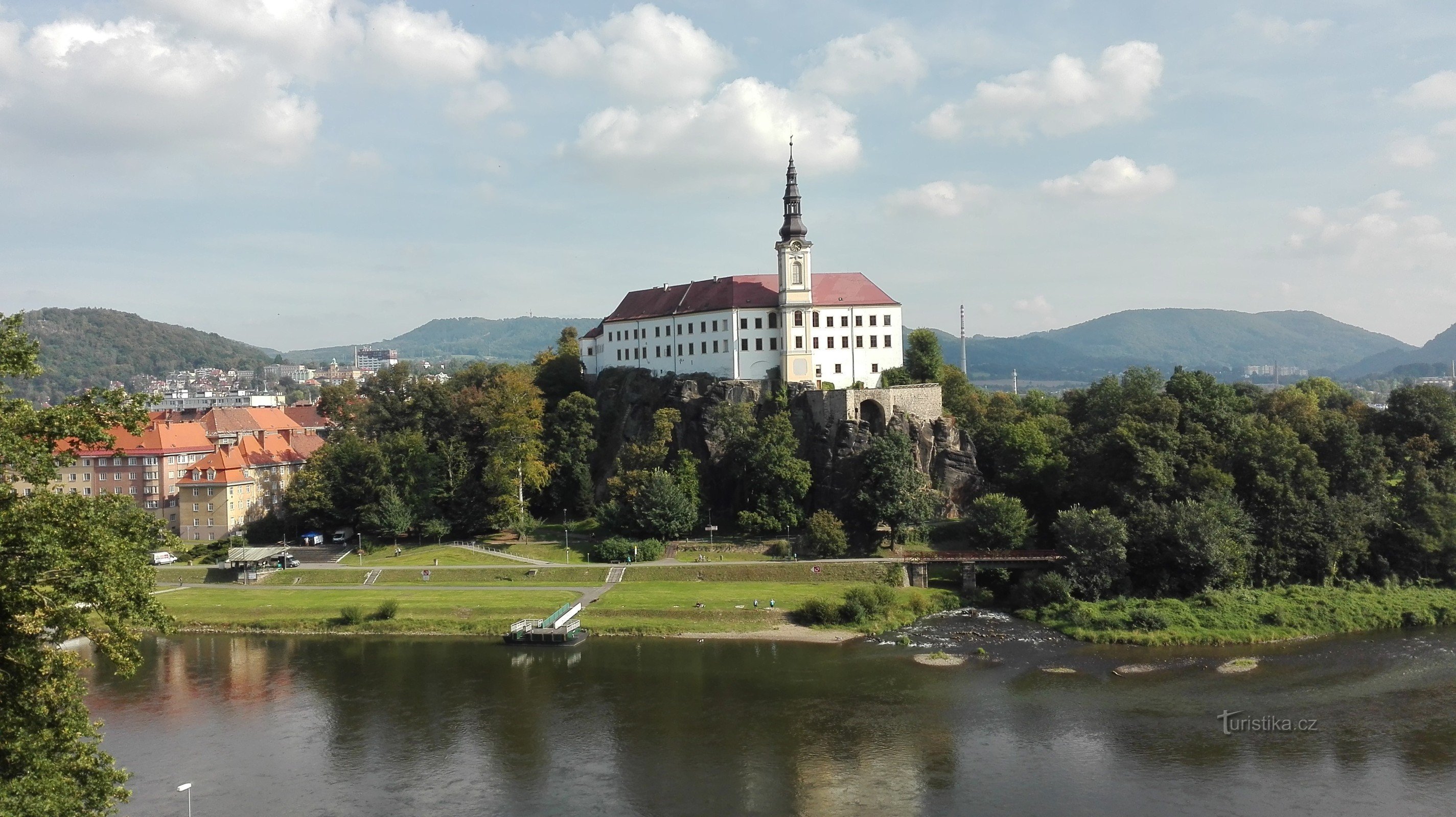 Zamek Děčín z via ferraty na Ścianie Pasterza.